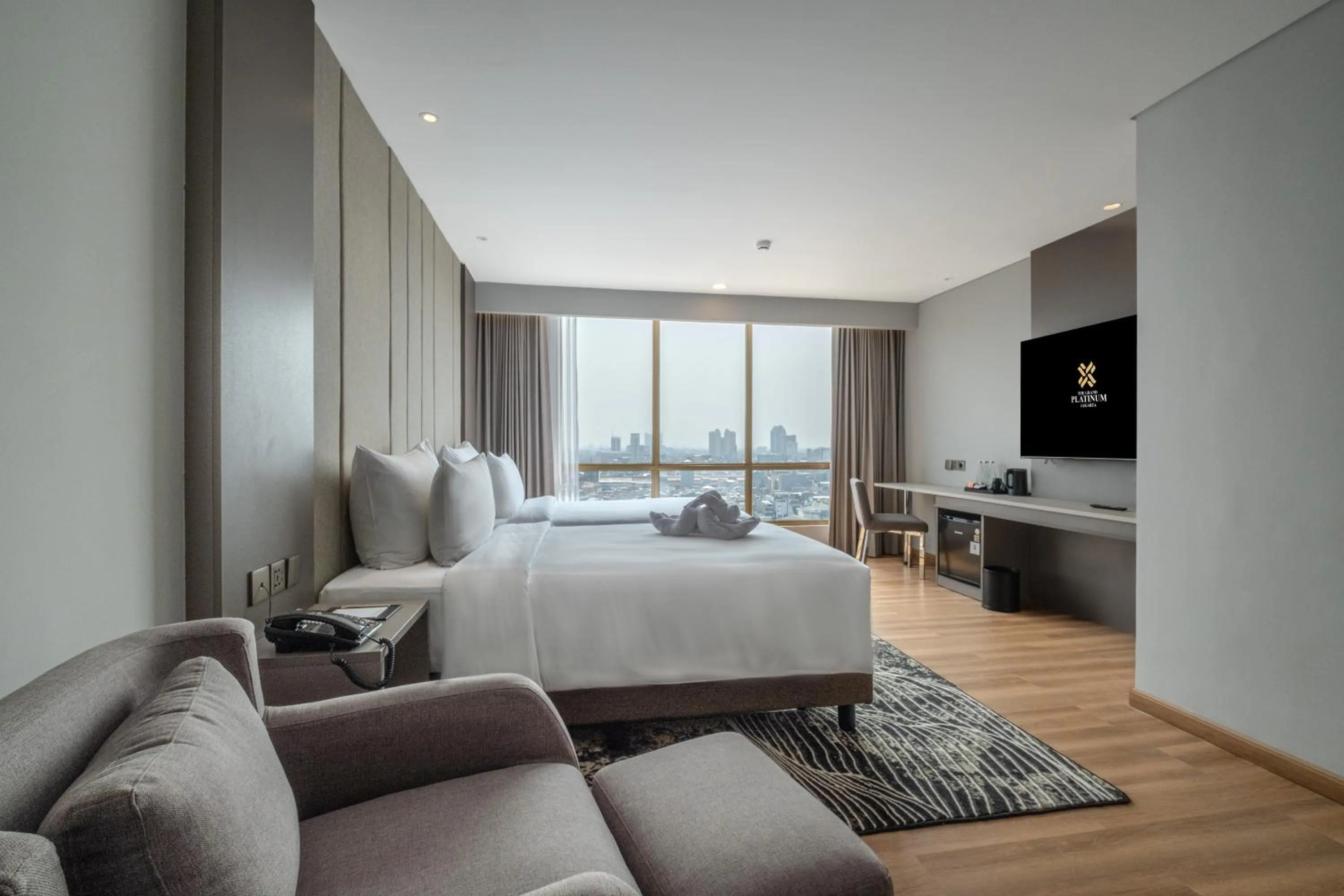 Bathroom, Bed in The Grand Platinum Jakarta