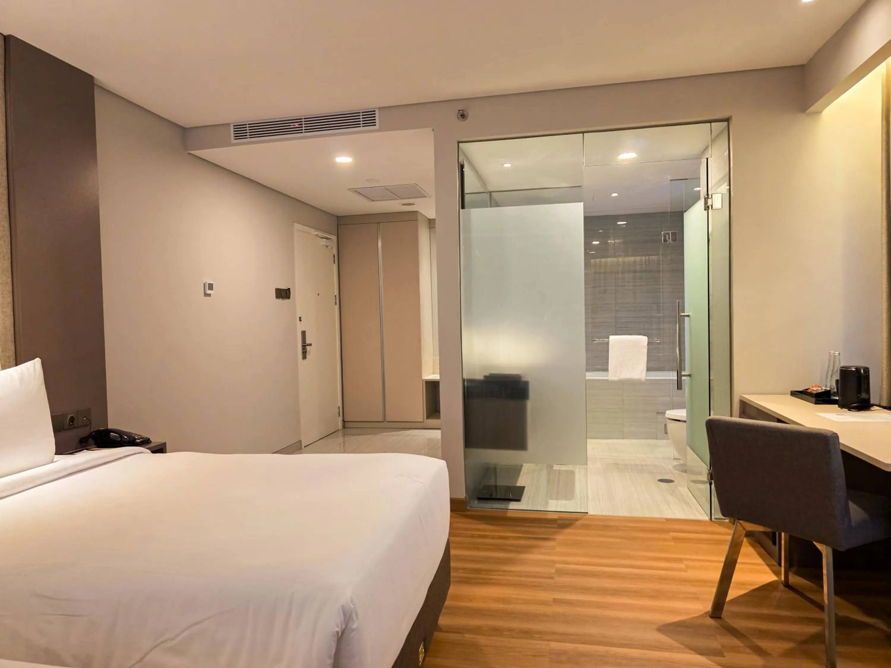 Bathroom, Bed in The Grand Platinum Jakarta