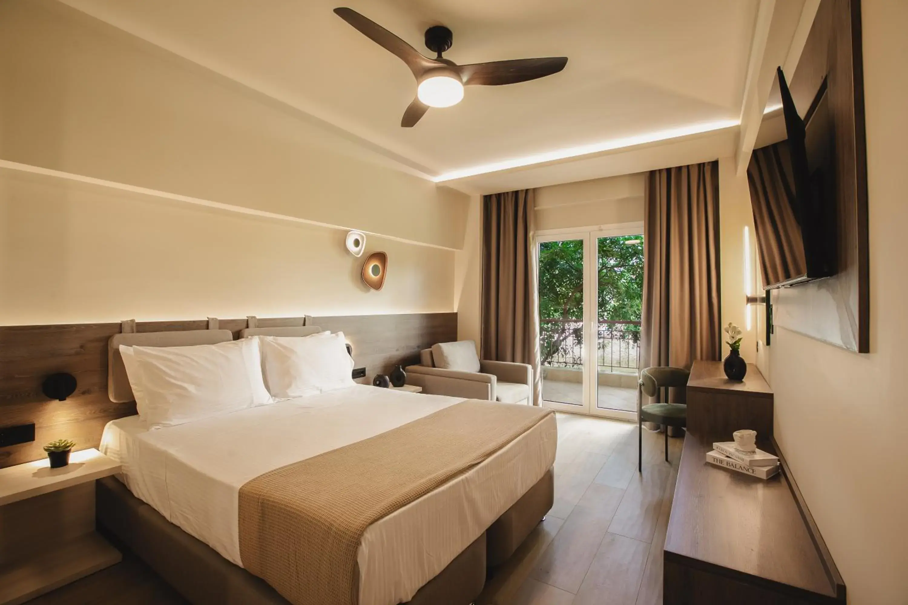 Bed in Electra Hotel Bed in Electra Hotel