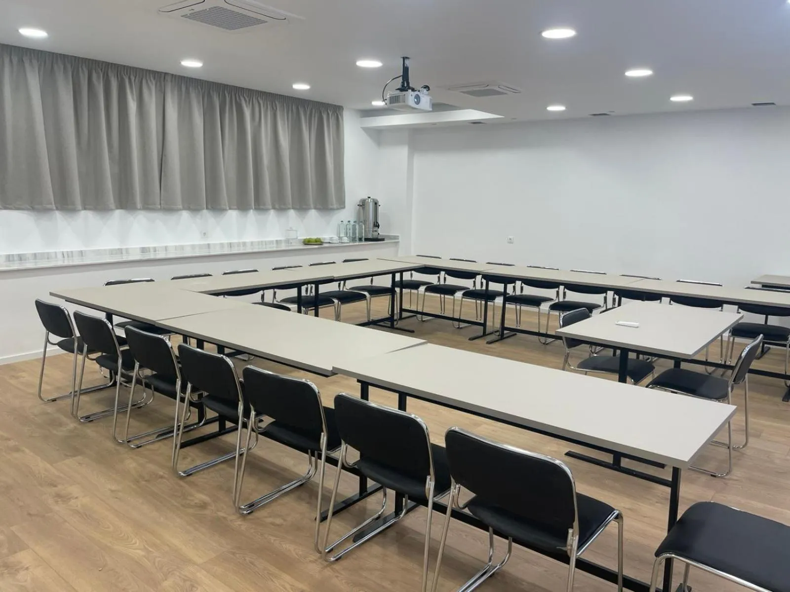 Business facilities in Electra Hotel