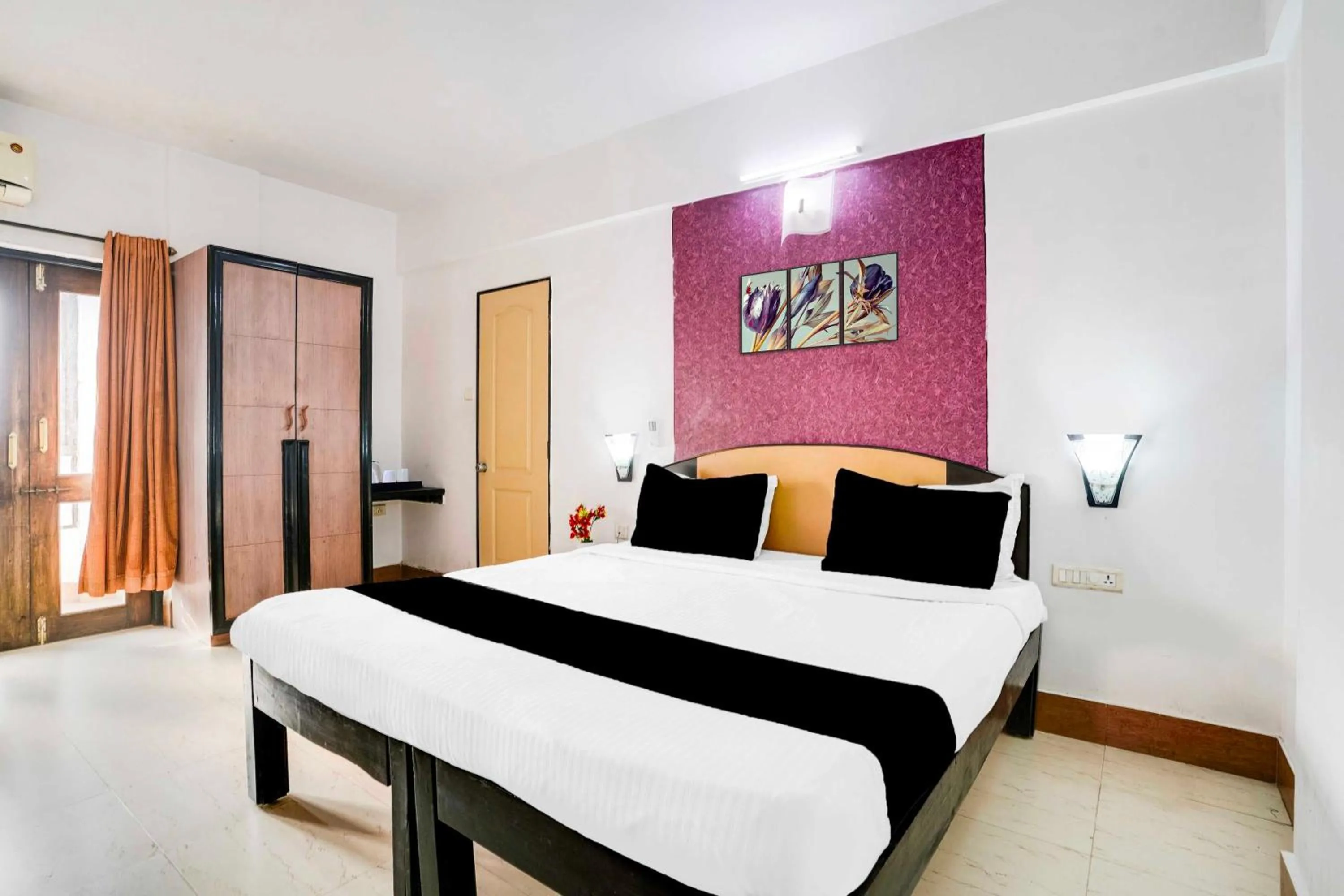 Bedroom, Bed in Townhouse Oak Margao Market