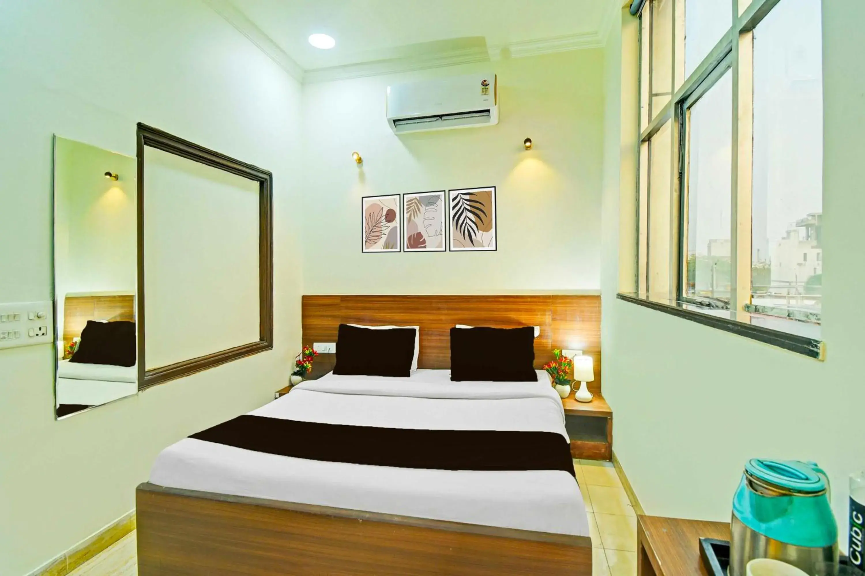 Classic Triple Room - single occupancy in Collection O JLN Marg Classic Triple Room - single occupancy in Collection O JLN Marg
