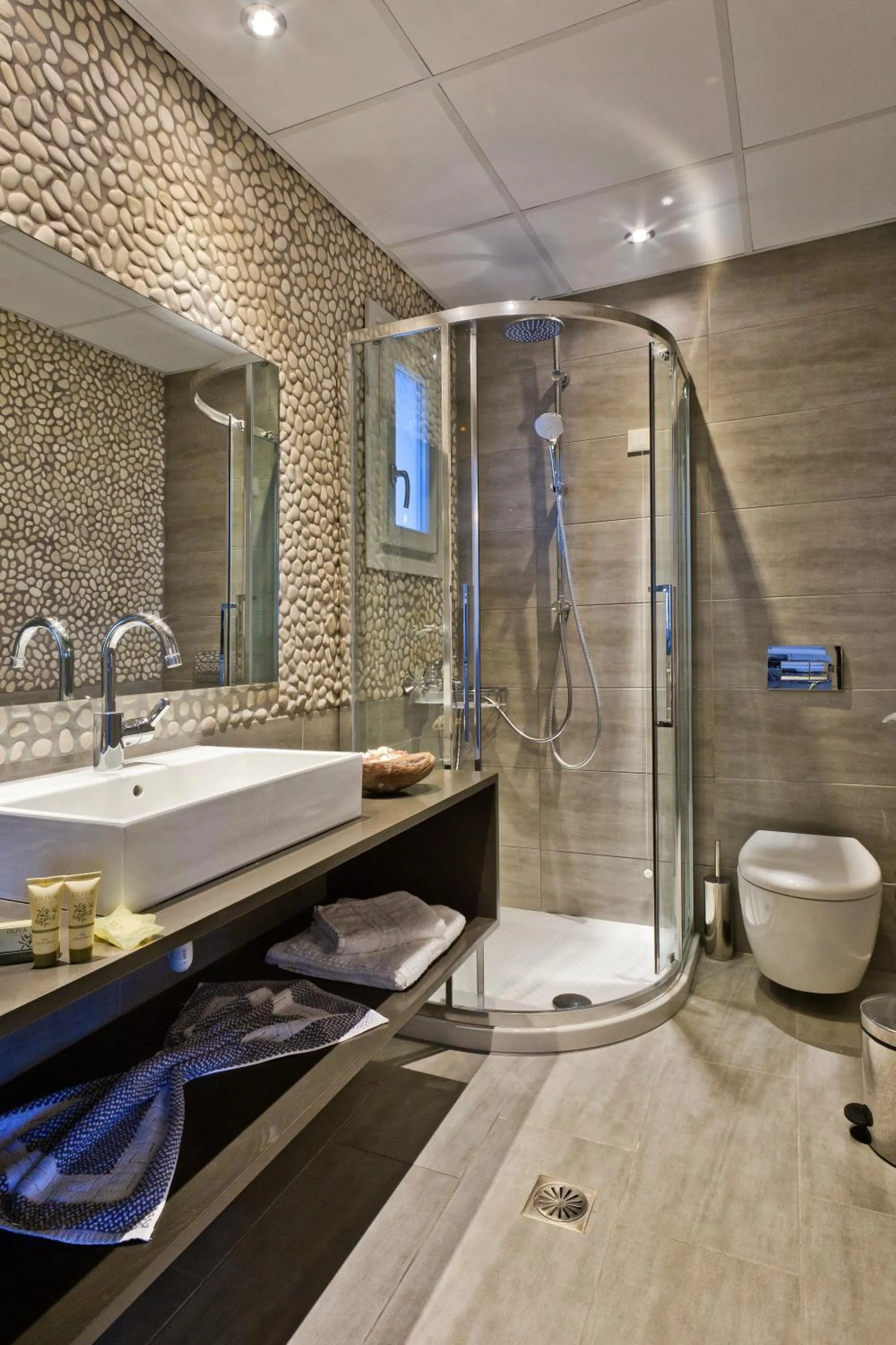 Shower in Alsalos villas