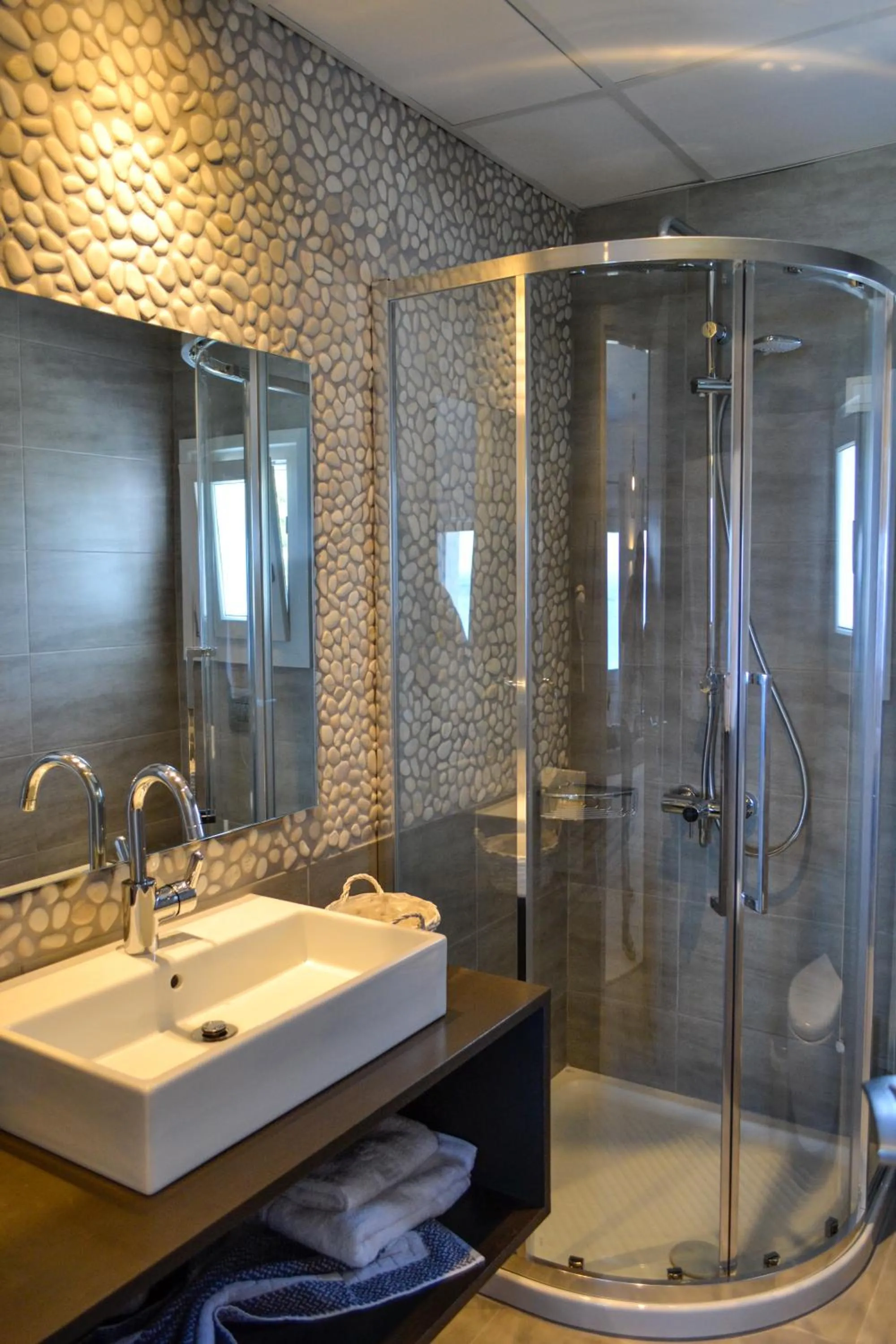 Bathroom in Alsalos villas