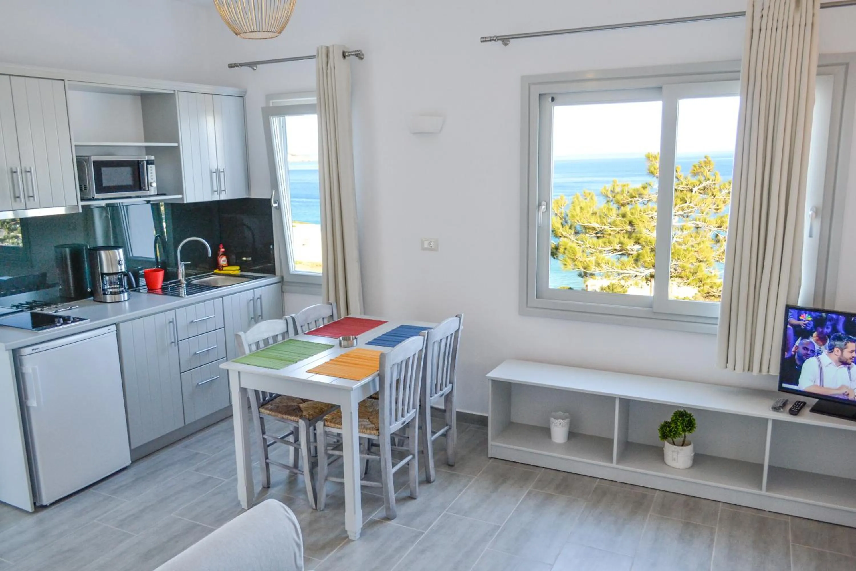 Kitchen or kitchenette in Alsalos villas
