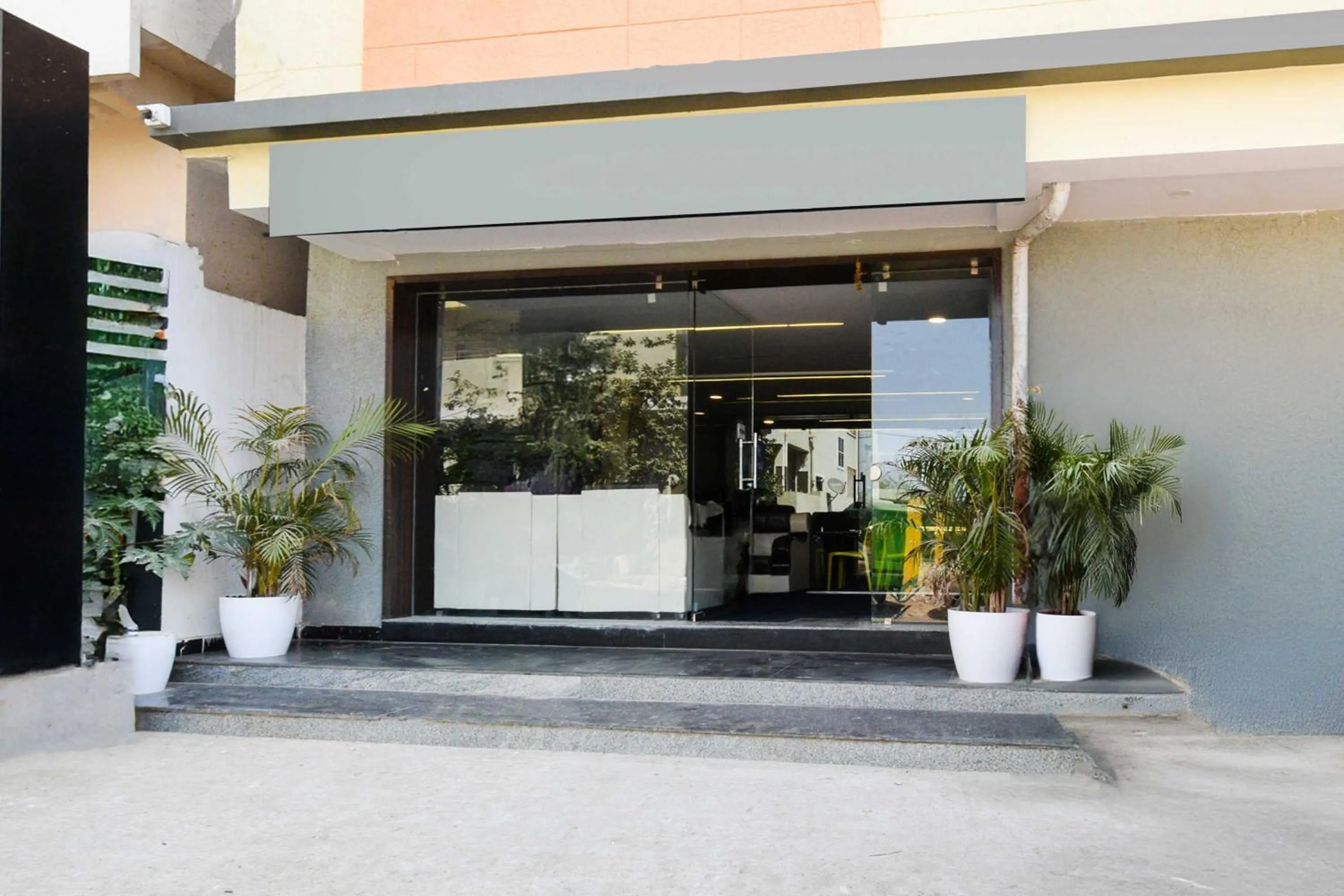 Facade/entrance in Townhouse Oak Shamshabad Paradise