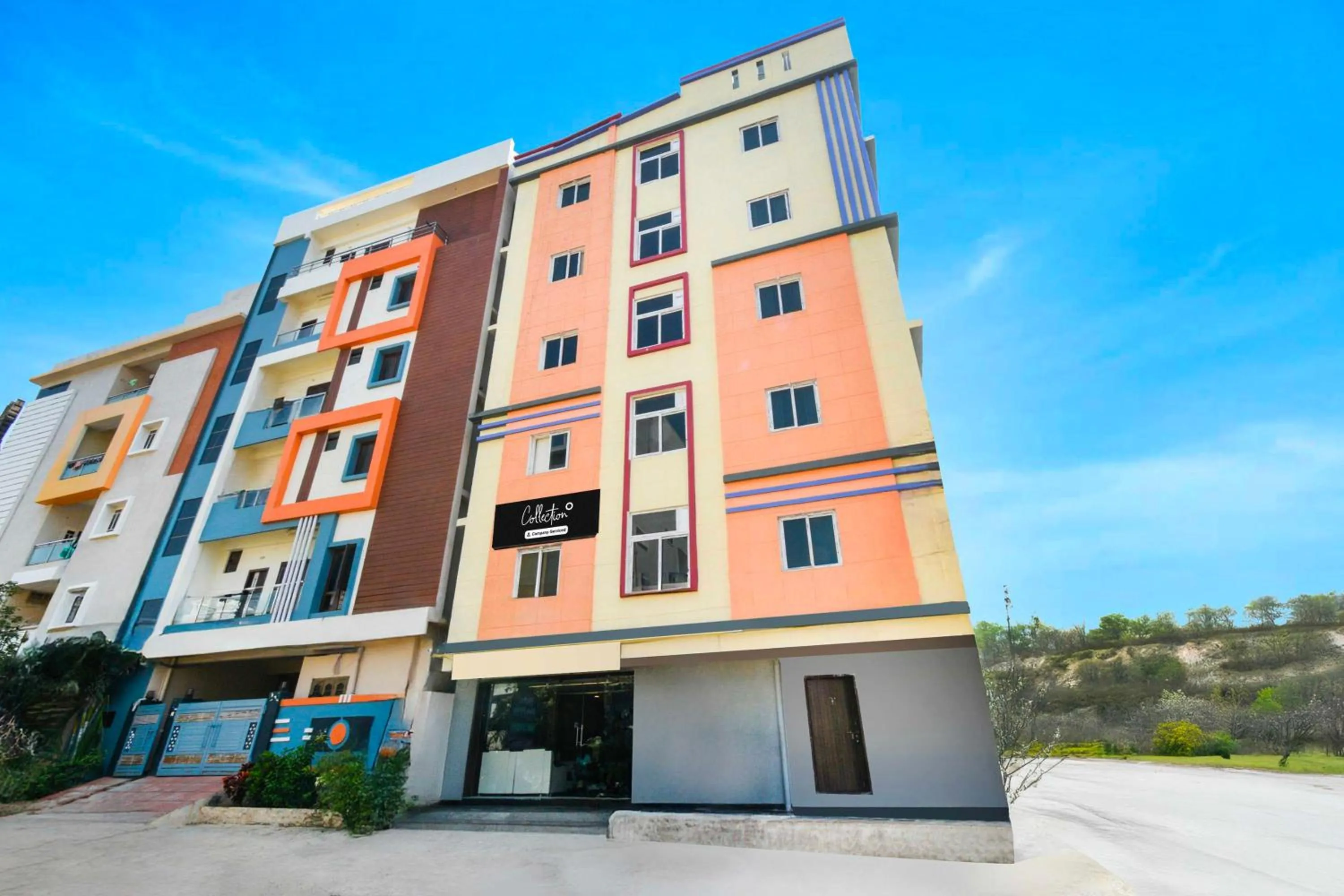 Facade/entrance in Townhouse Oak Shamshabad Paradise