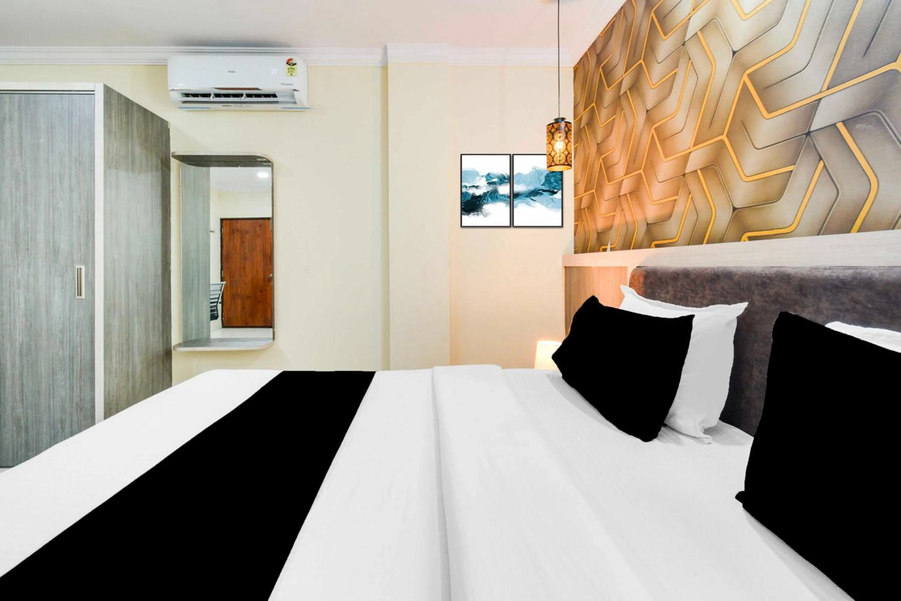 Bedroom, Bed in Townhouse Oak Shamshabad Paradise
