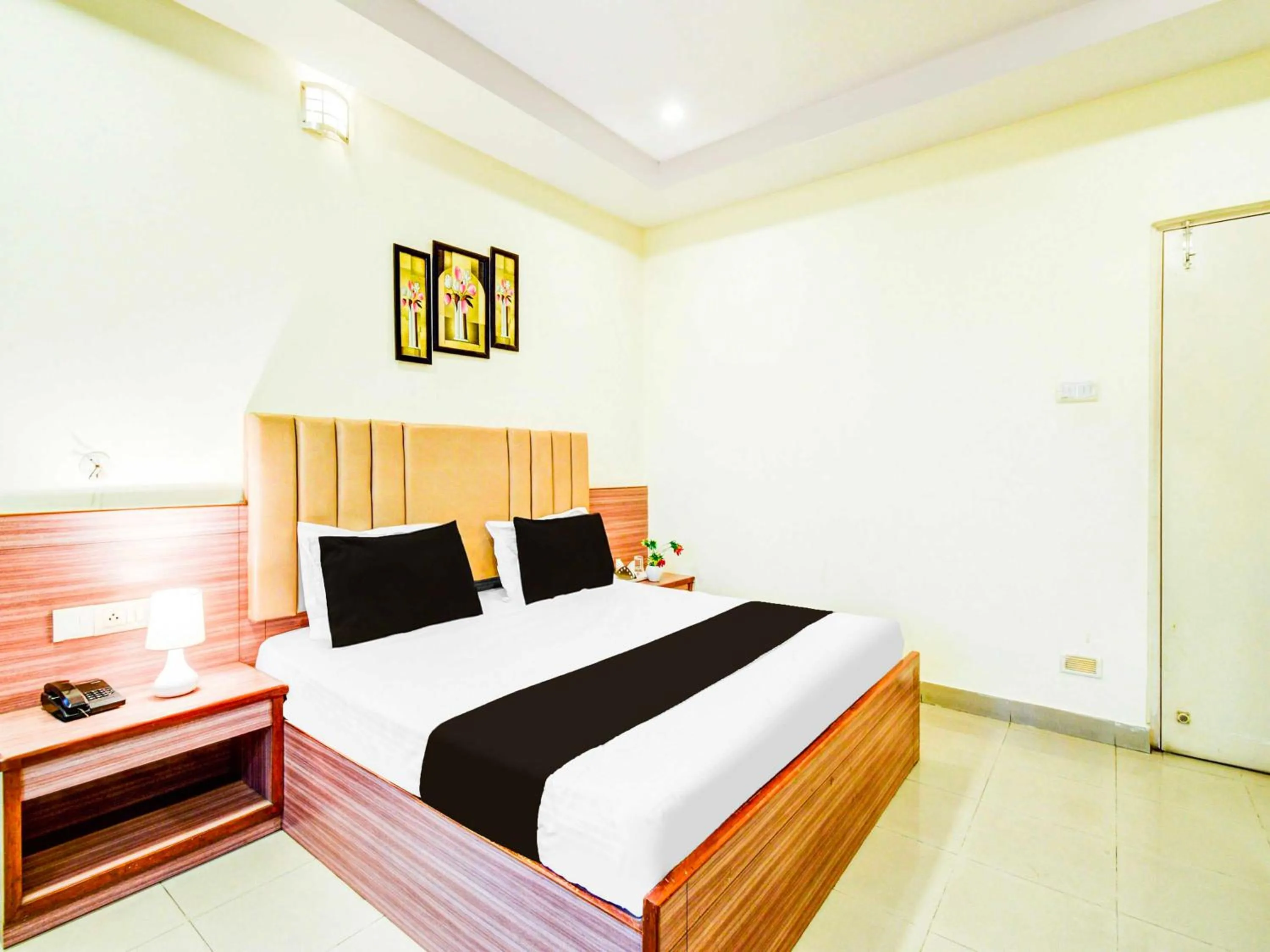 Townhouse Oak Hyderabad Lakdi-Ka-Pul Metro Station