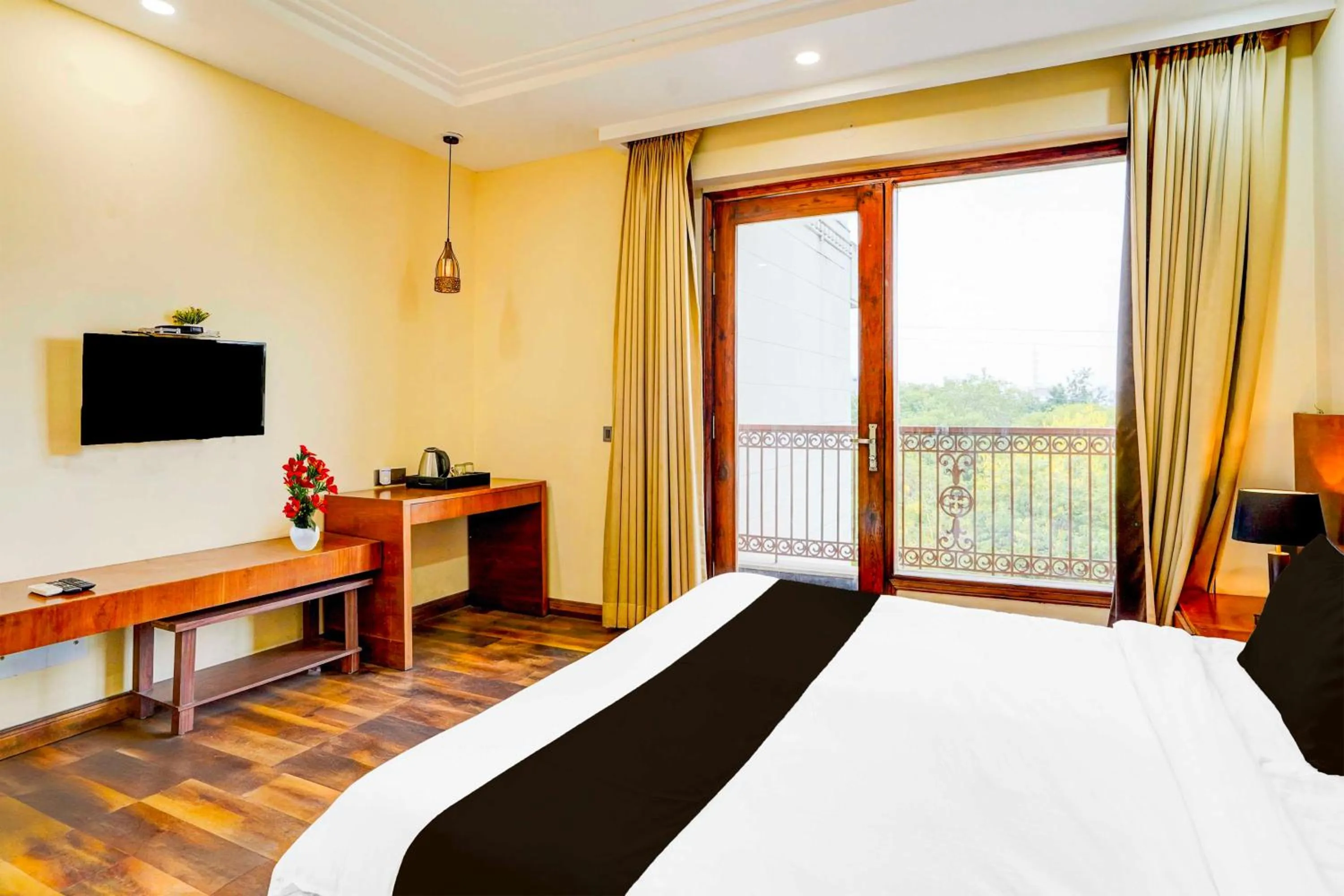 Bedroom, Bed in Townhouse Oak Sector 47 Near Medanta