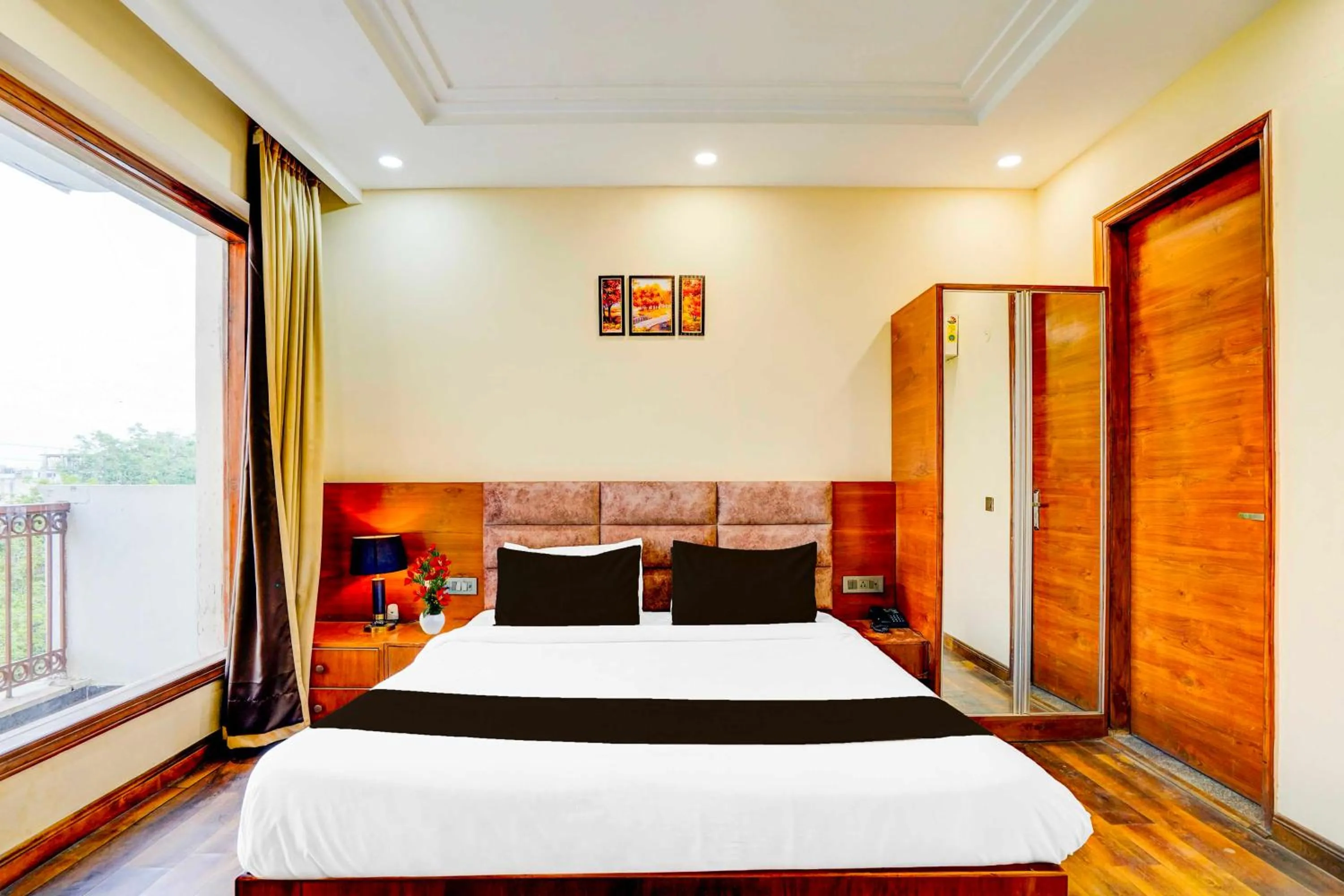 Bedroom, Bed in Townhouse Oak Sector 47 Near Medanta