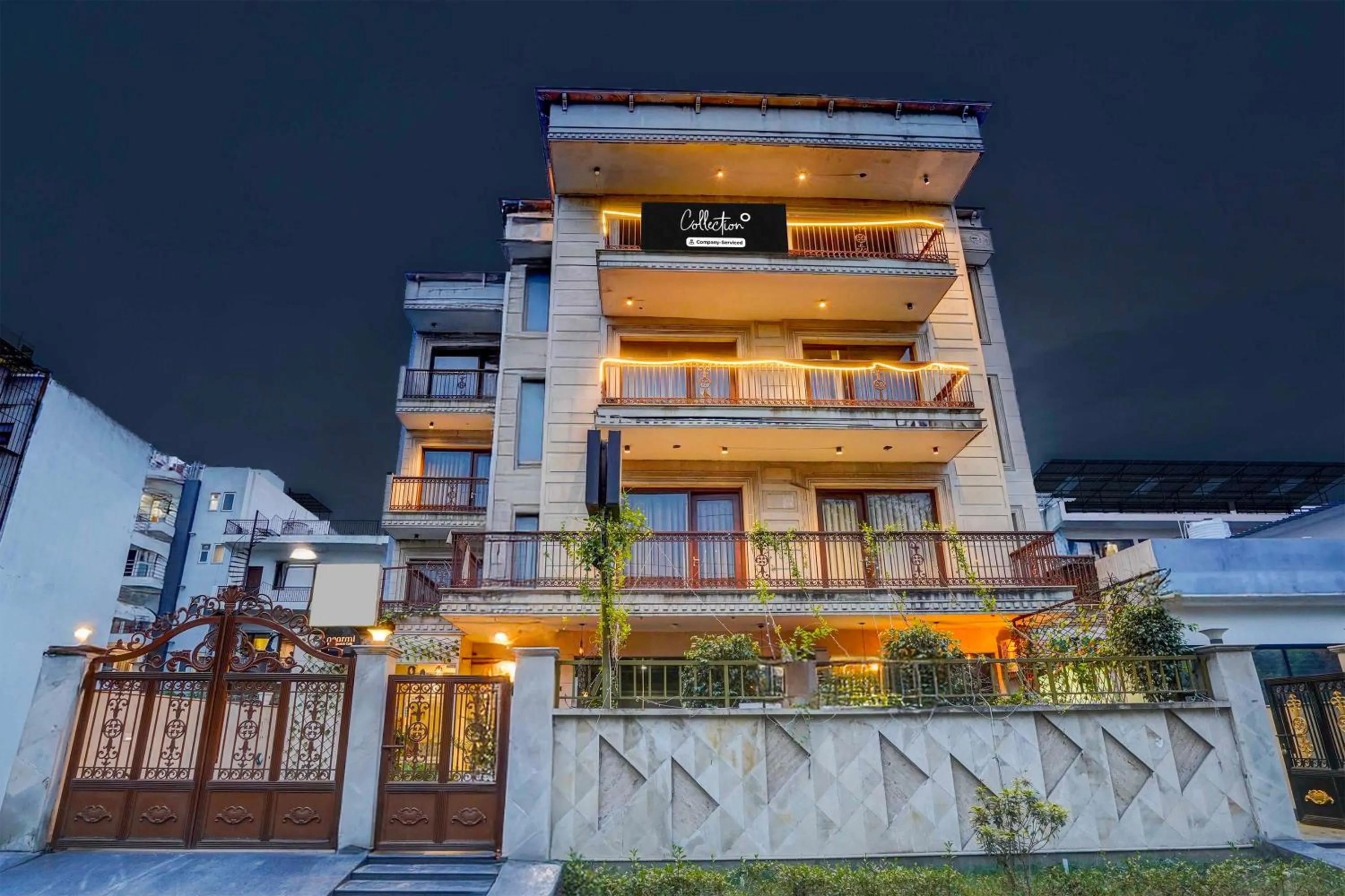 Facade/entrance in Townhouse Oak Sector 47 Near Medanta