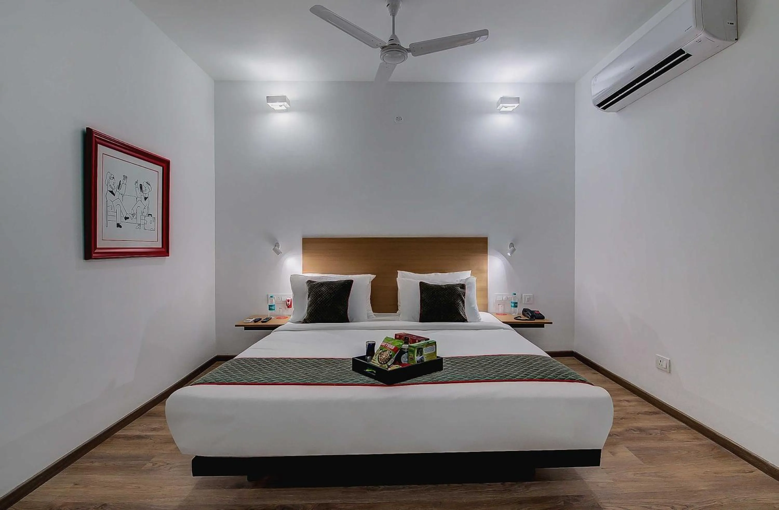 Bedroom in Collection O Tynampet Metro Station