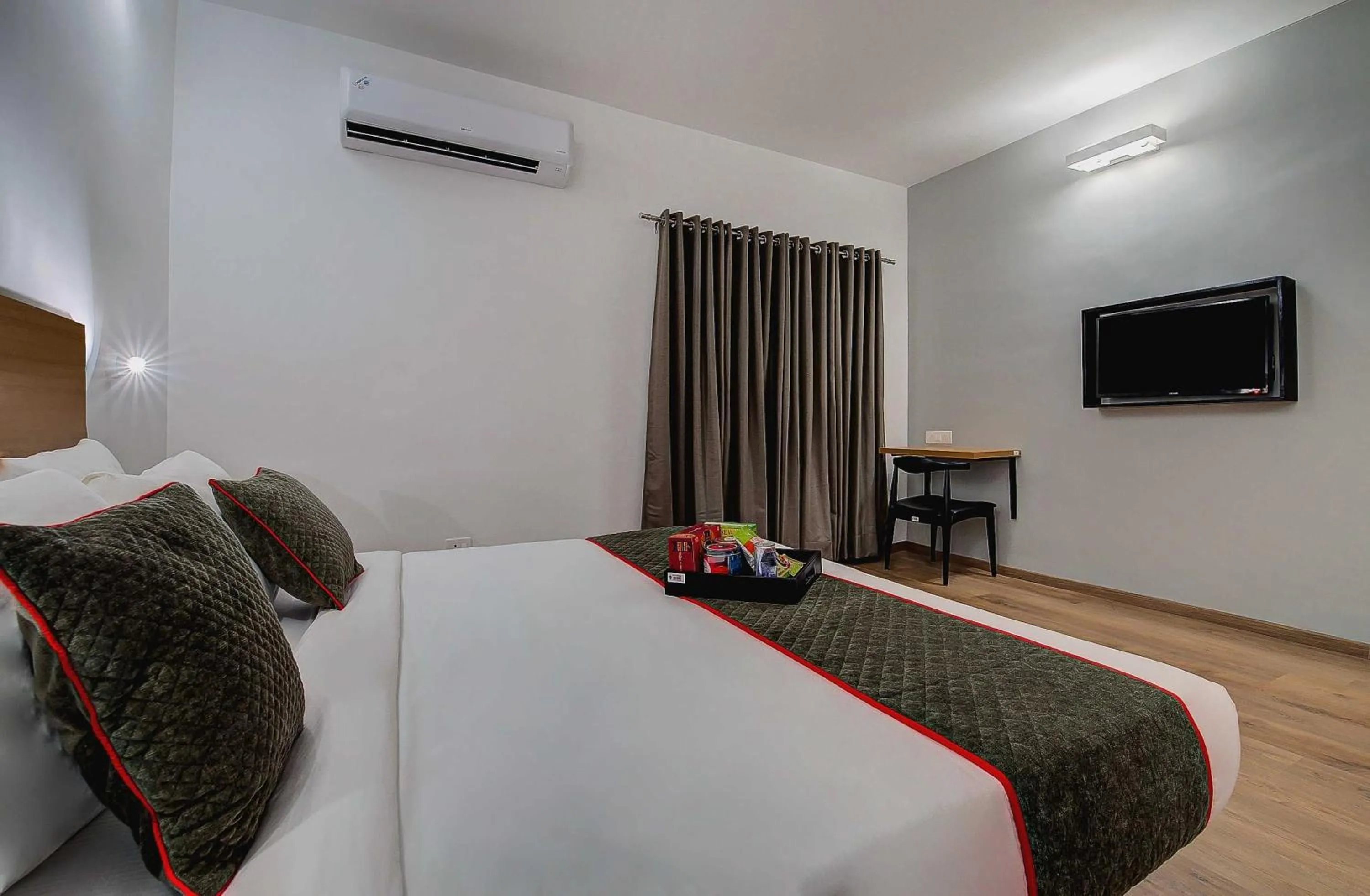 Bedroom in Collection O Tynampet Metro Station