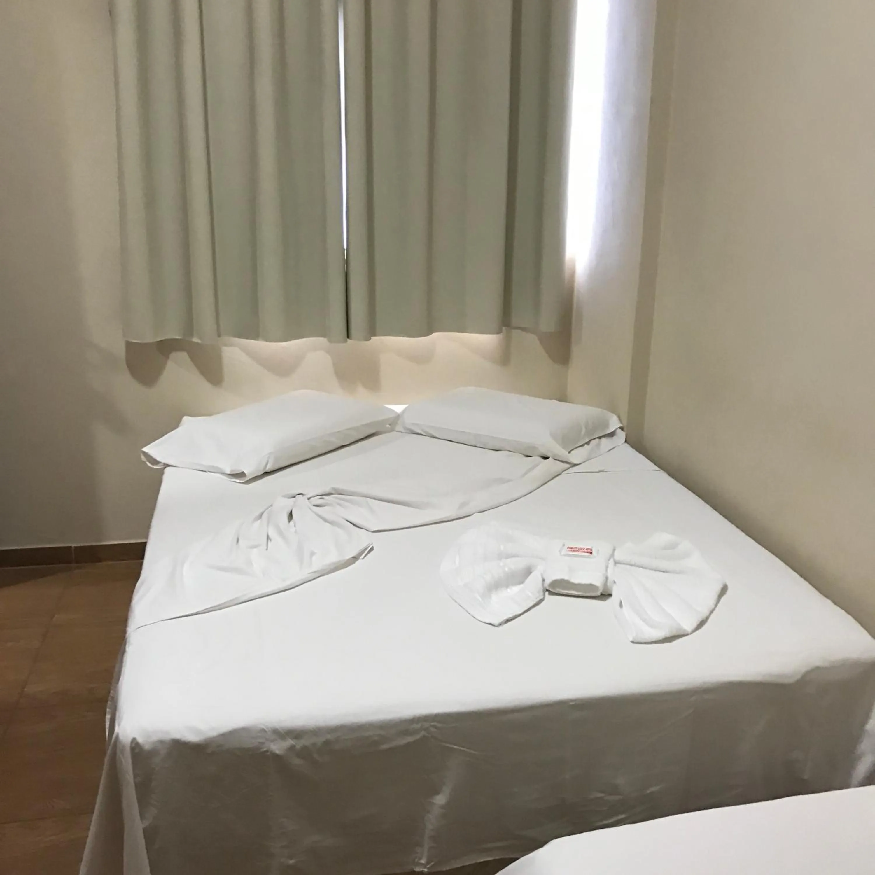 Bedroom, Bed in QualyLeste Hotel