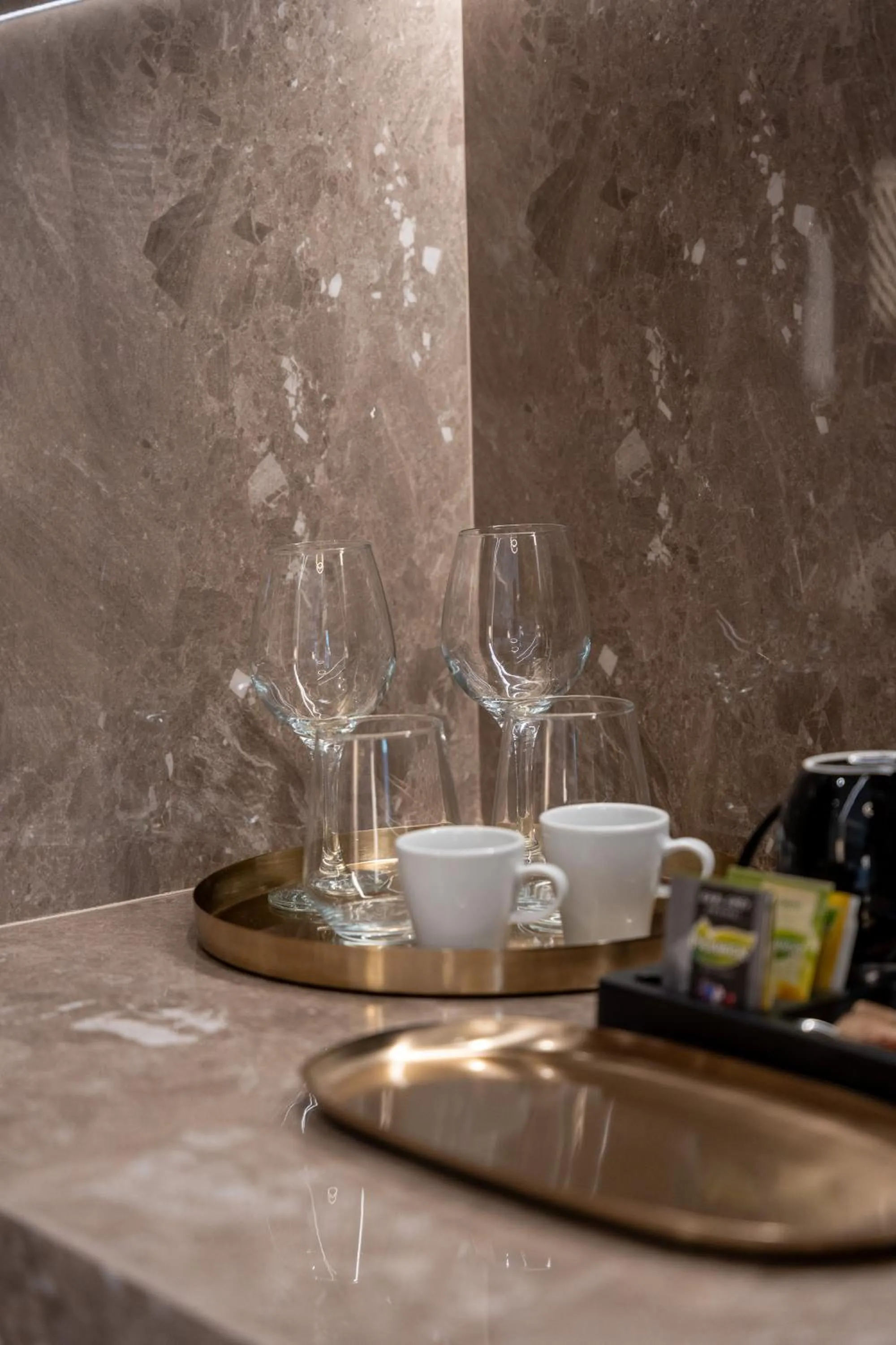 Coffee/tea facilities in Philia Center Suites