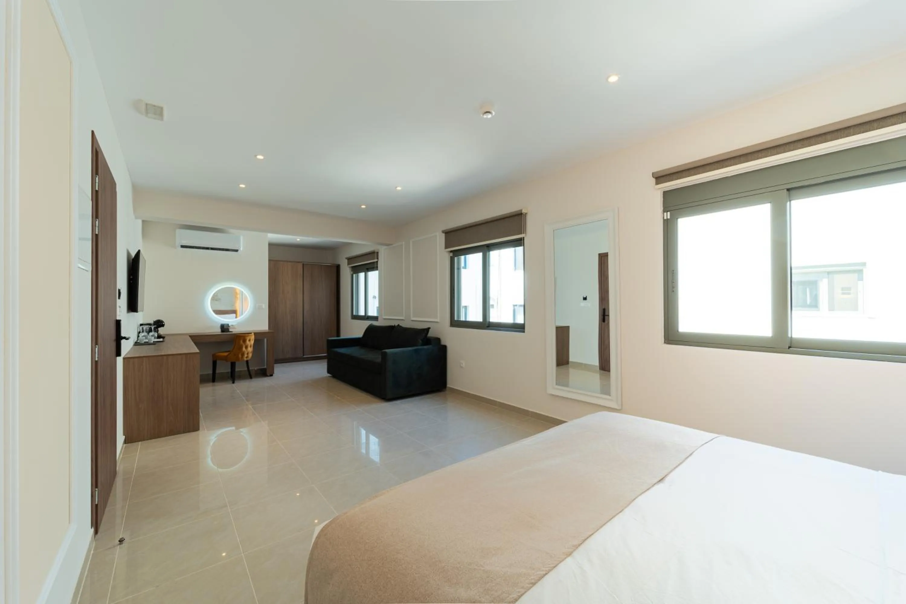 Photo of the whole room, Bed in Philia Center Suites