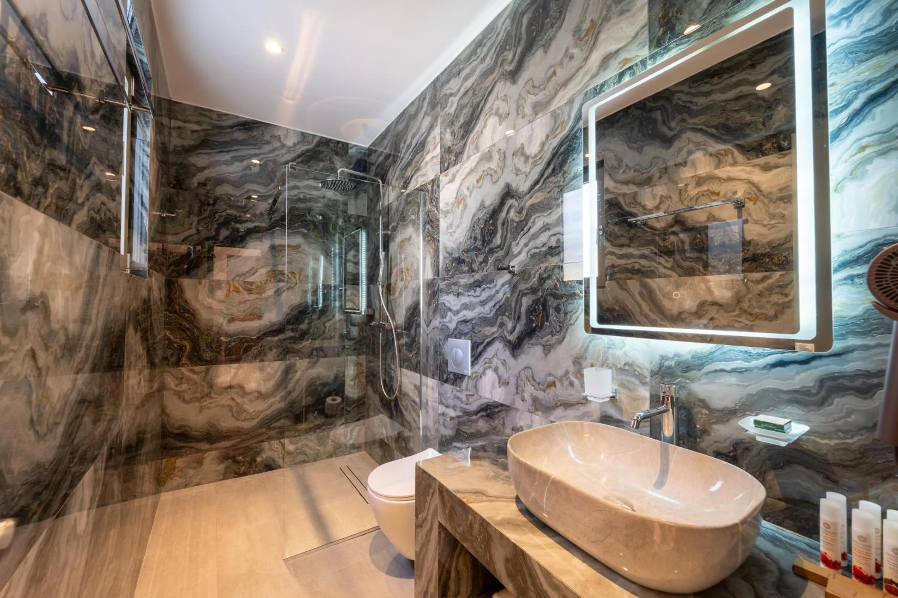 Shower in Philia Center Suites