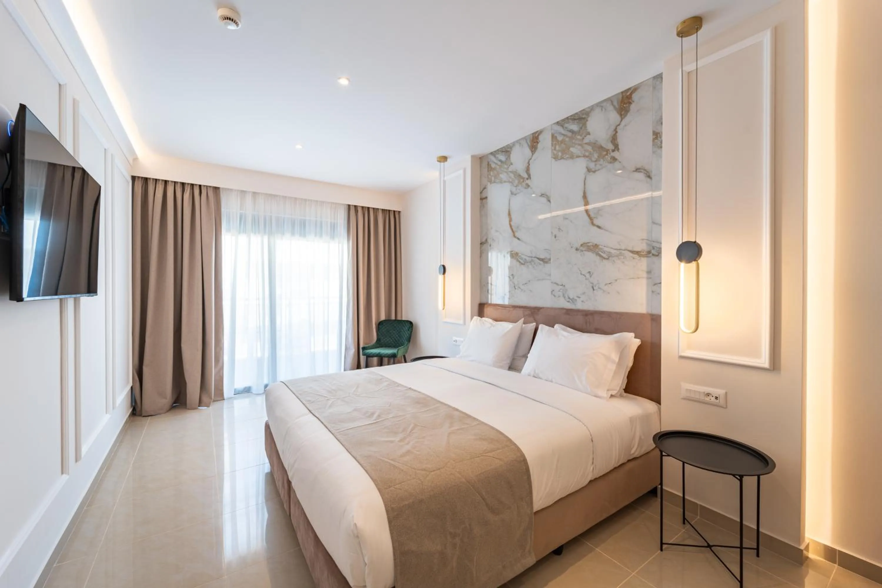 Photo of the whole room, Bed in Philia Center Suites