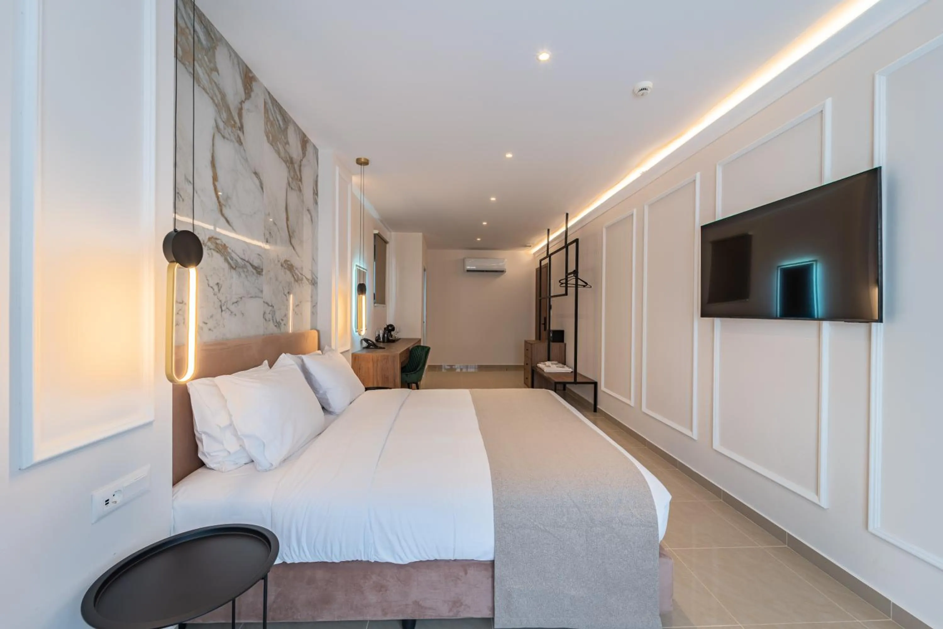 Photo of the whole room, Bed in Philia Center Suites