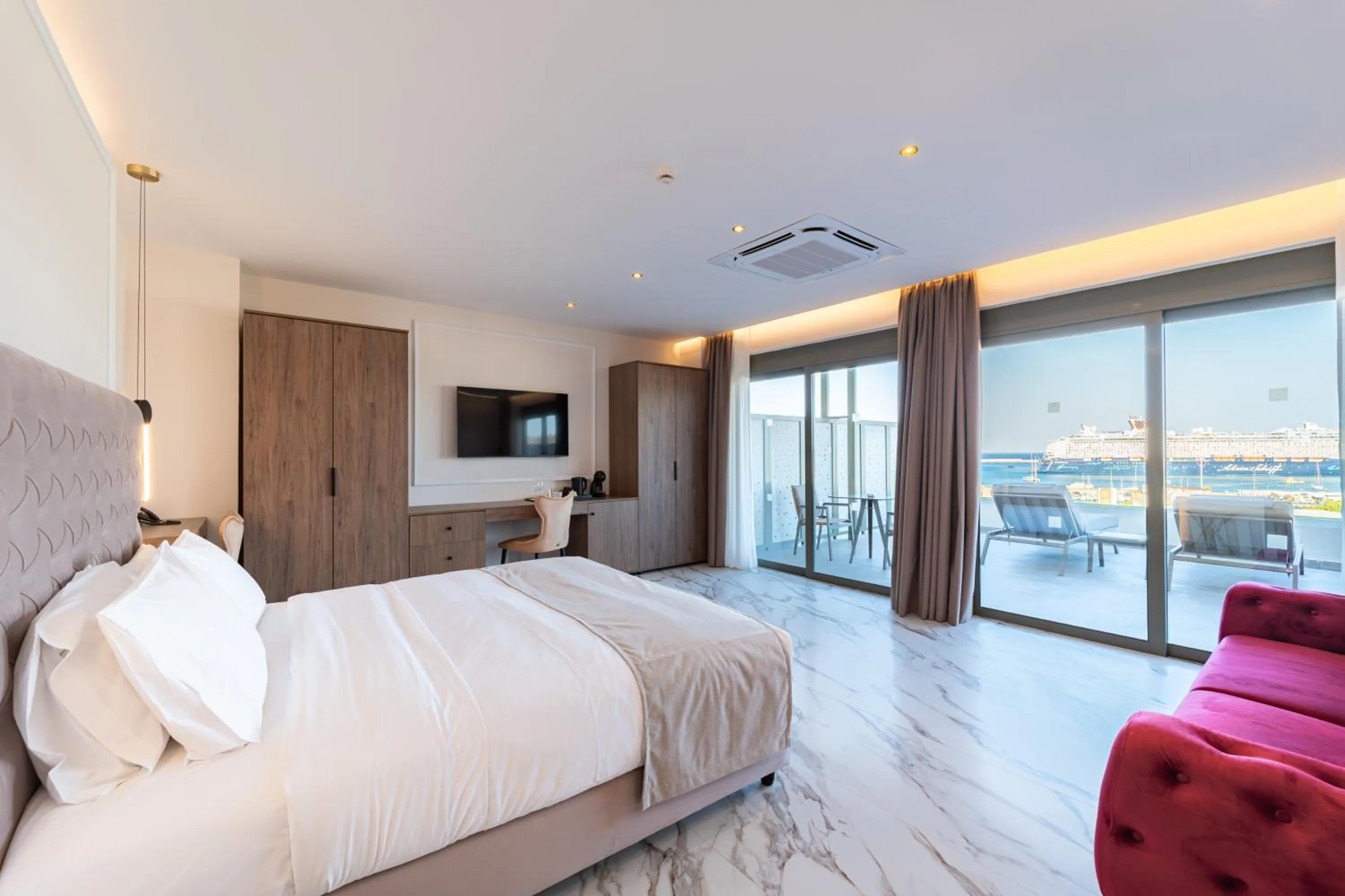 View (from property/room), Bed in Philia Center Suites