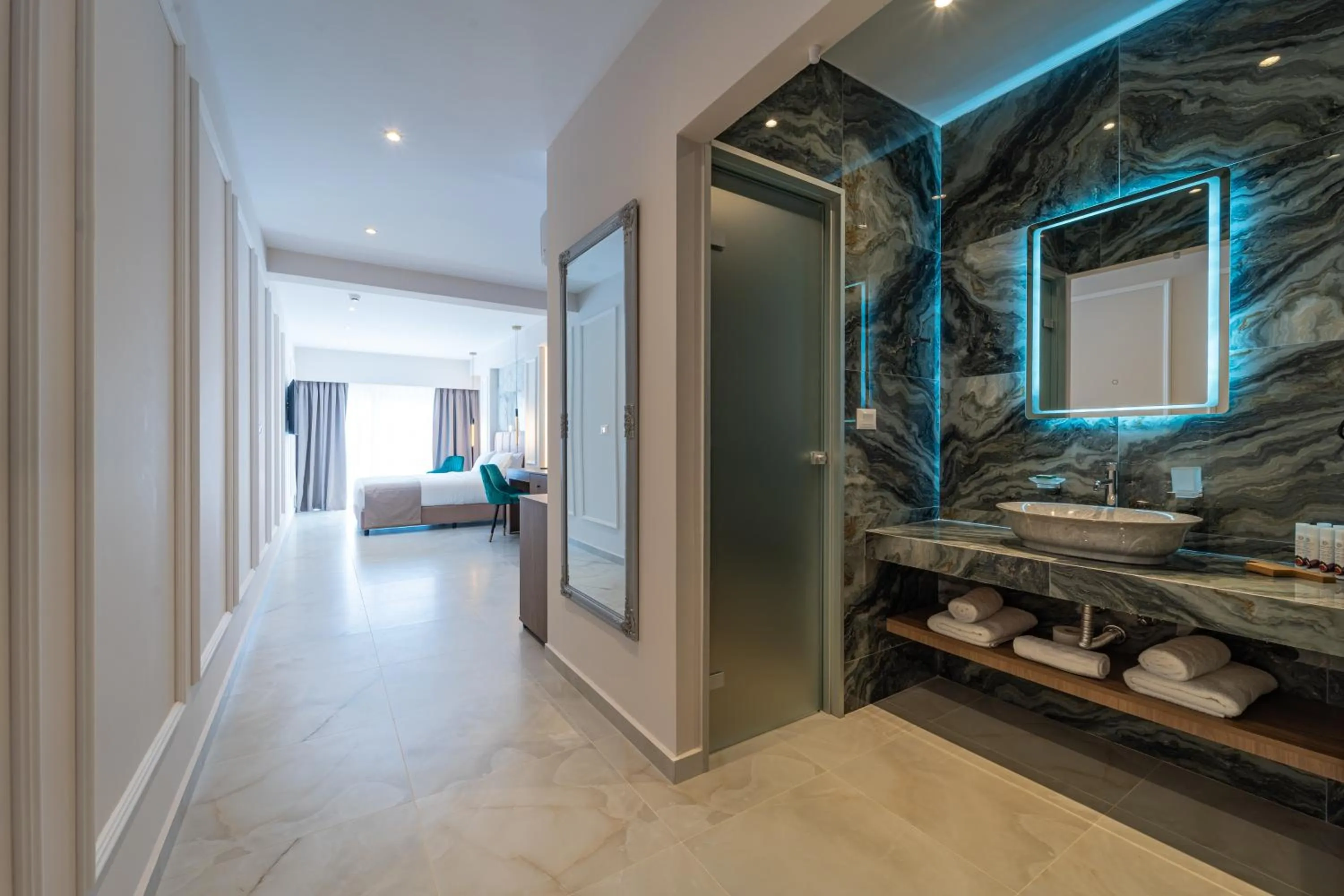 Photo of the whole room in Philia Center Suites