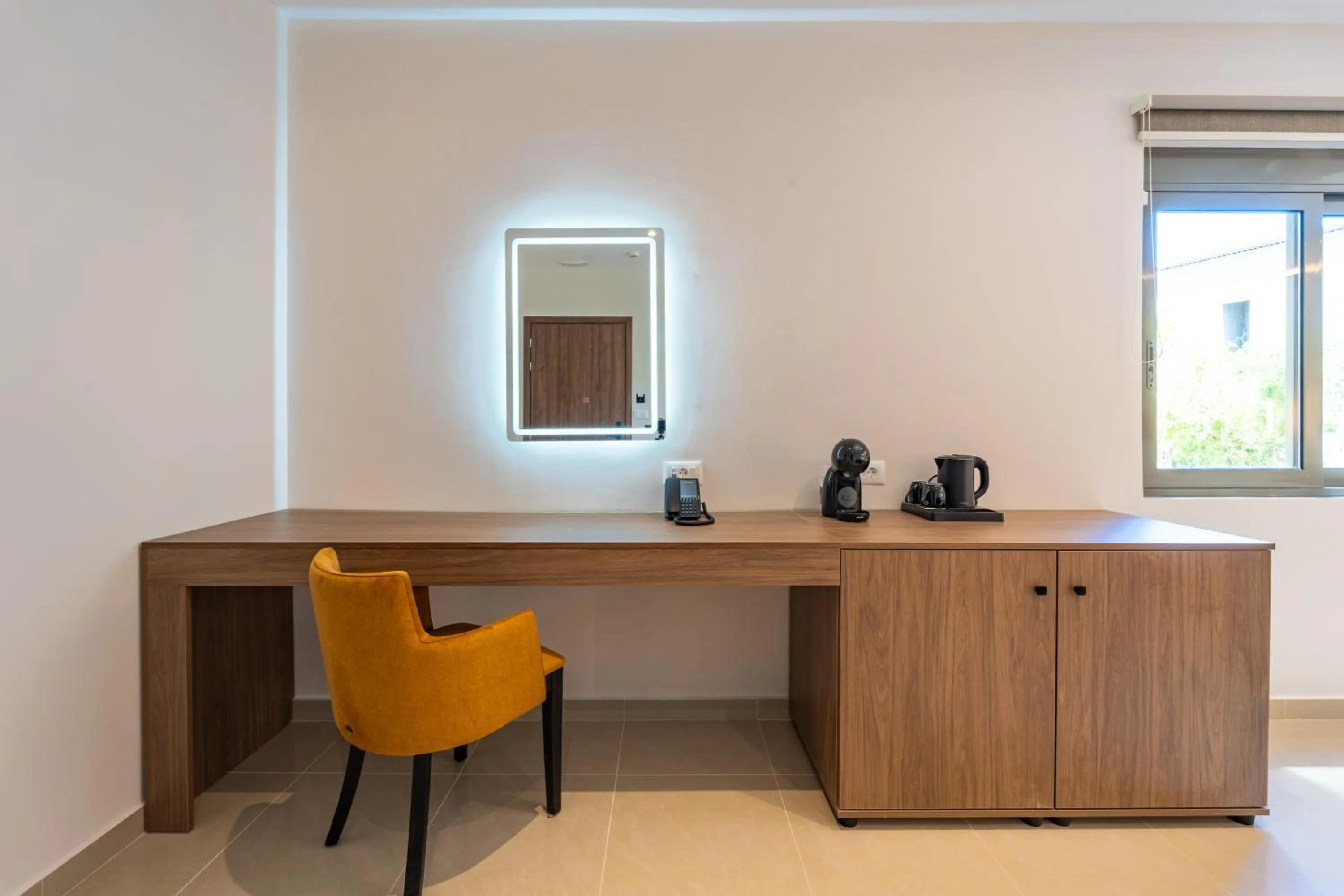 Coffee/tea facilities in Philia Center Suites