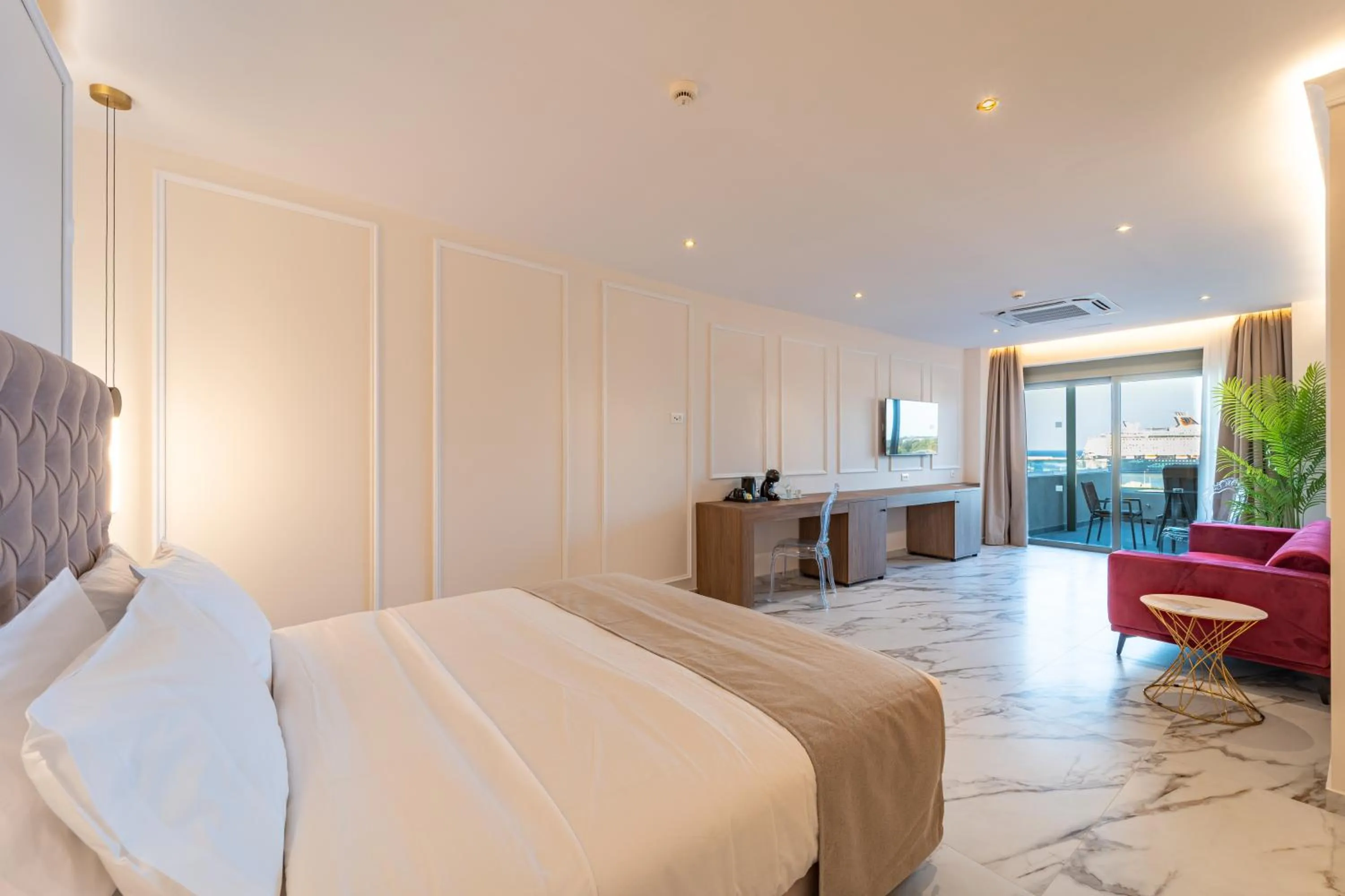 Seating area, Bed in Philia Center Suites