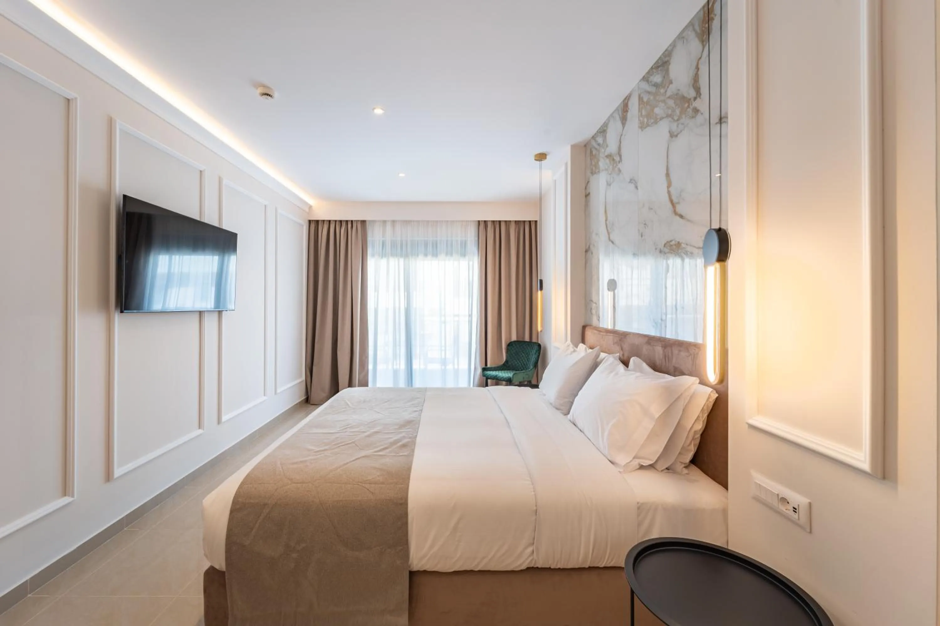 Photo of the whole room, Bed in Philia Center Suites