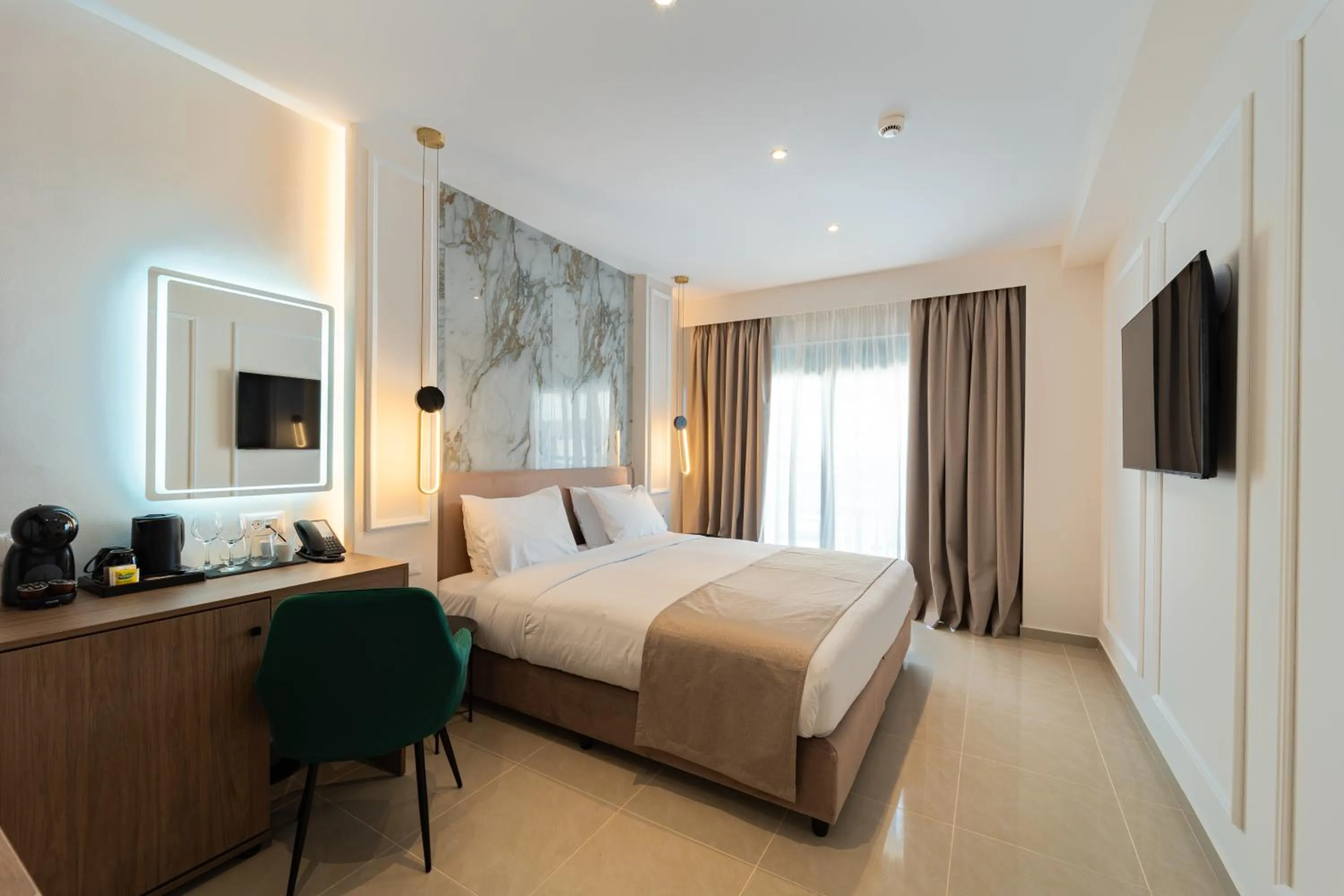 Photo of the whole room, Bed in Philia Center Suites