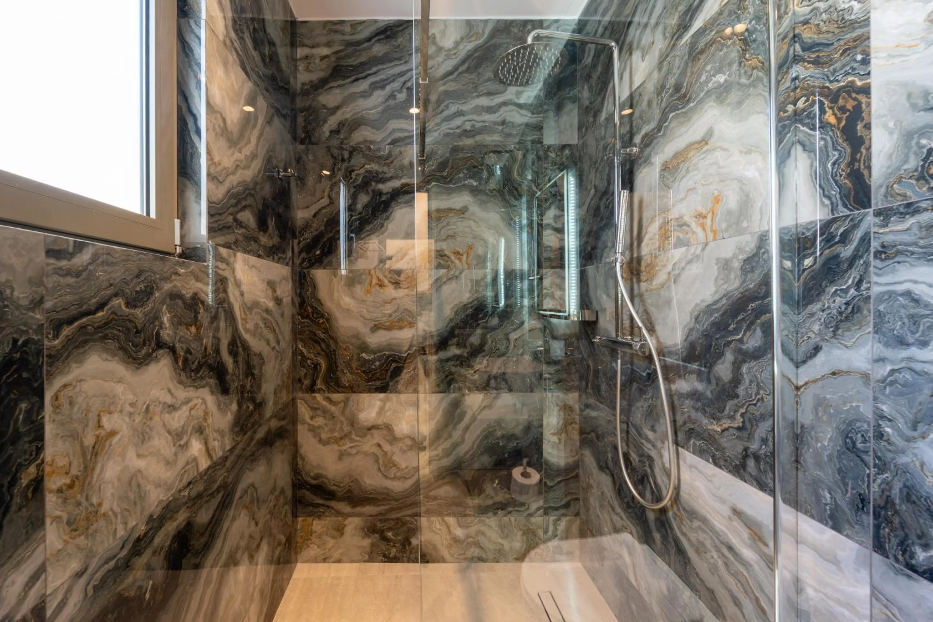 Shower in Philia Center Suites