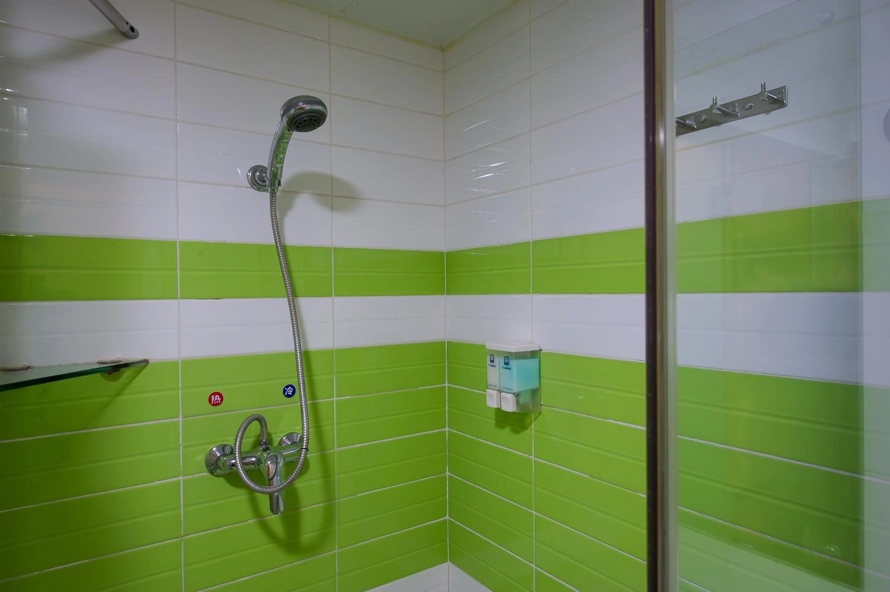 Shower in 7Days Inn Beijing Shangdi