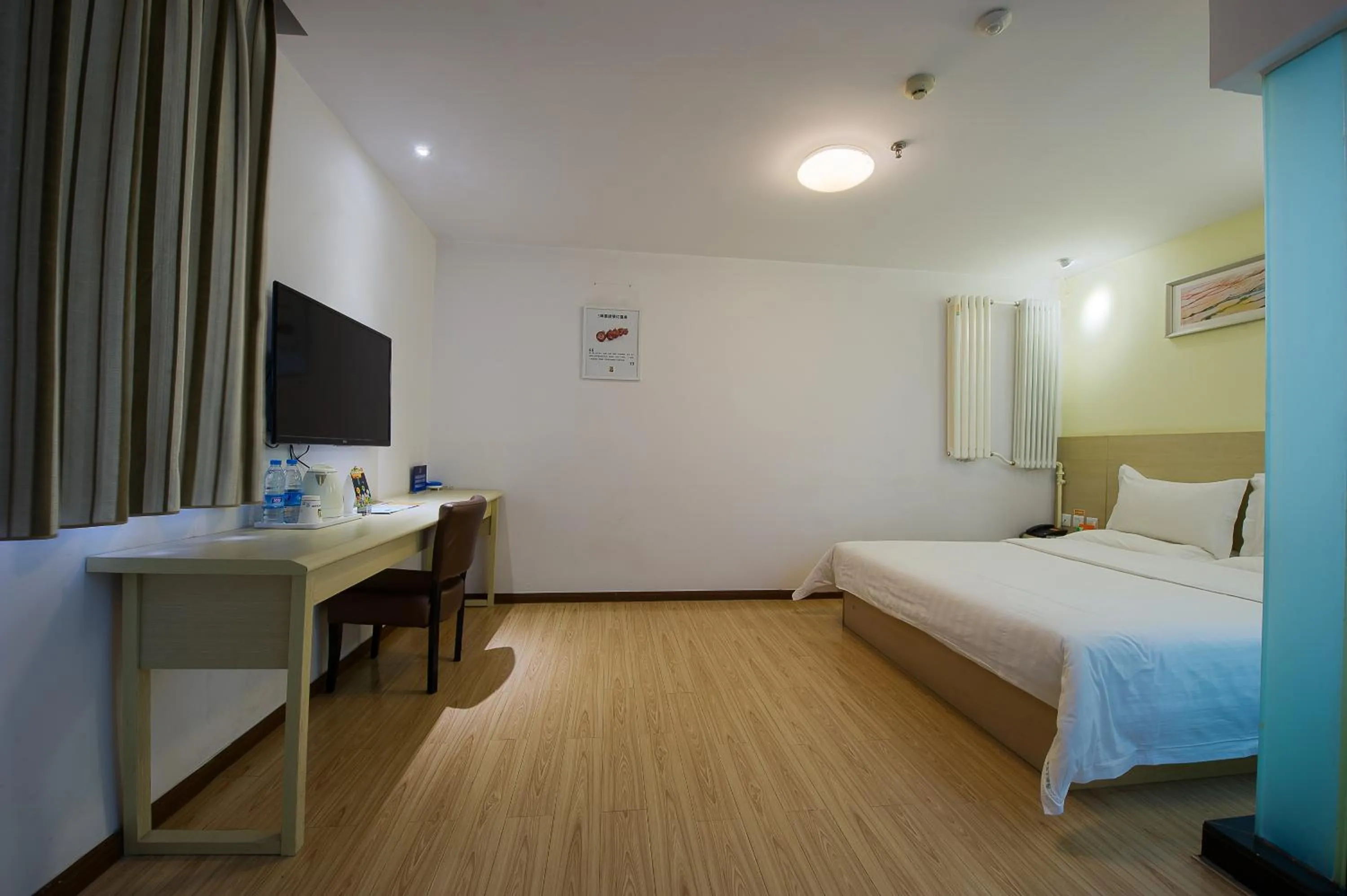 Photo of the whole room, Bed in 7Days Inn Beijing Shangdi