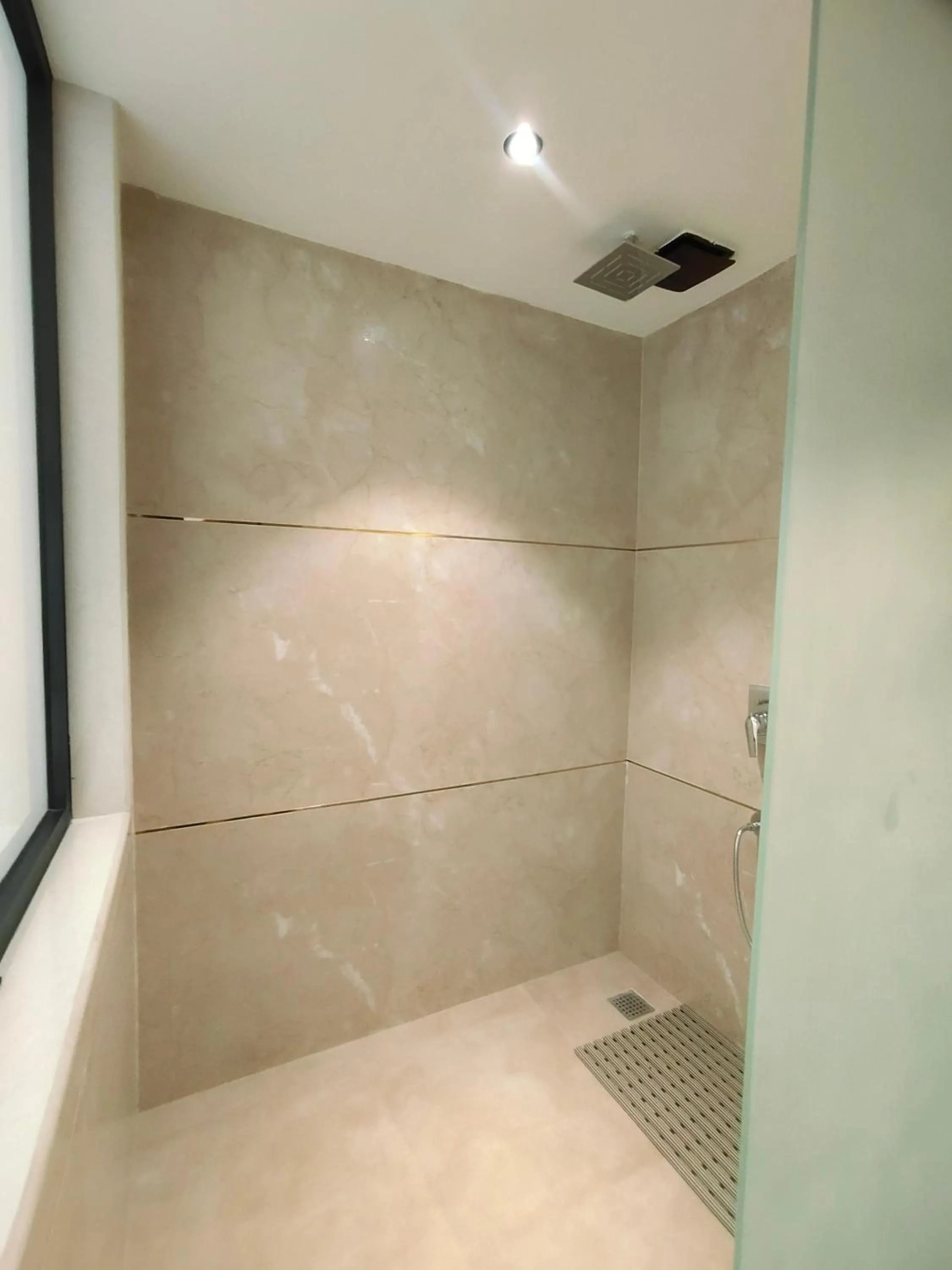 Shower in 22 Heights