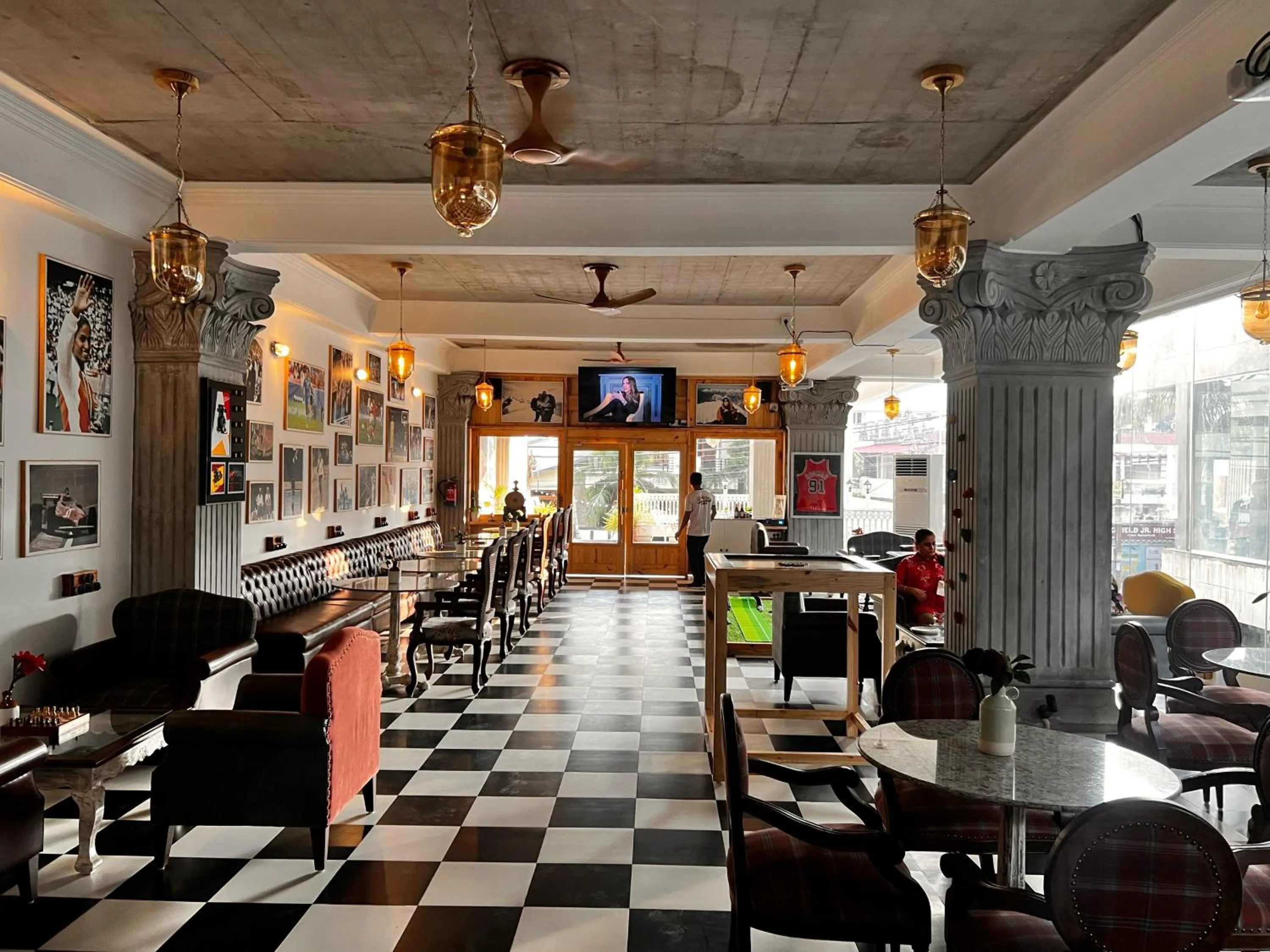 Restaurant/places to eat in 22 Heights