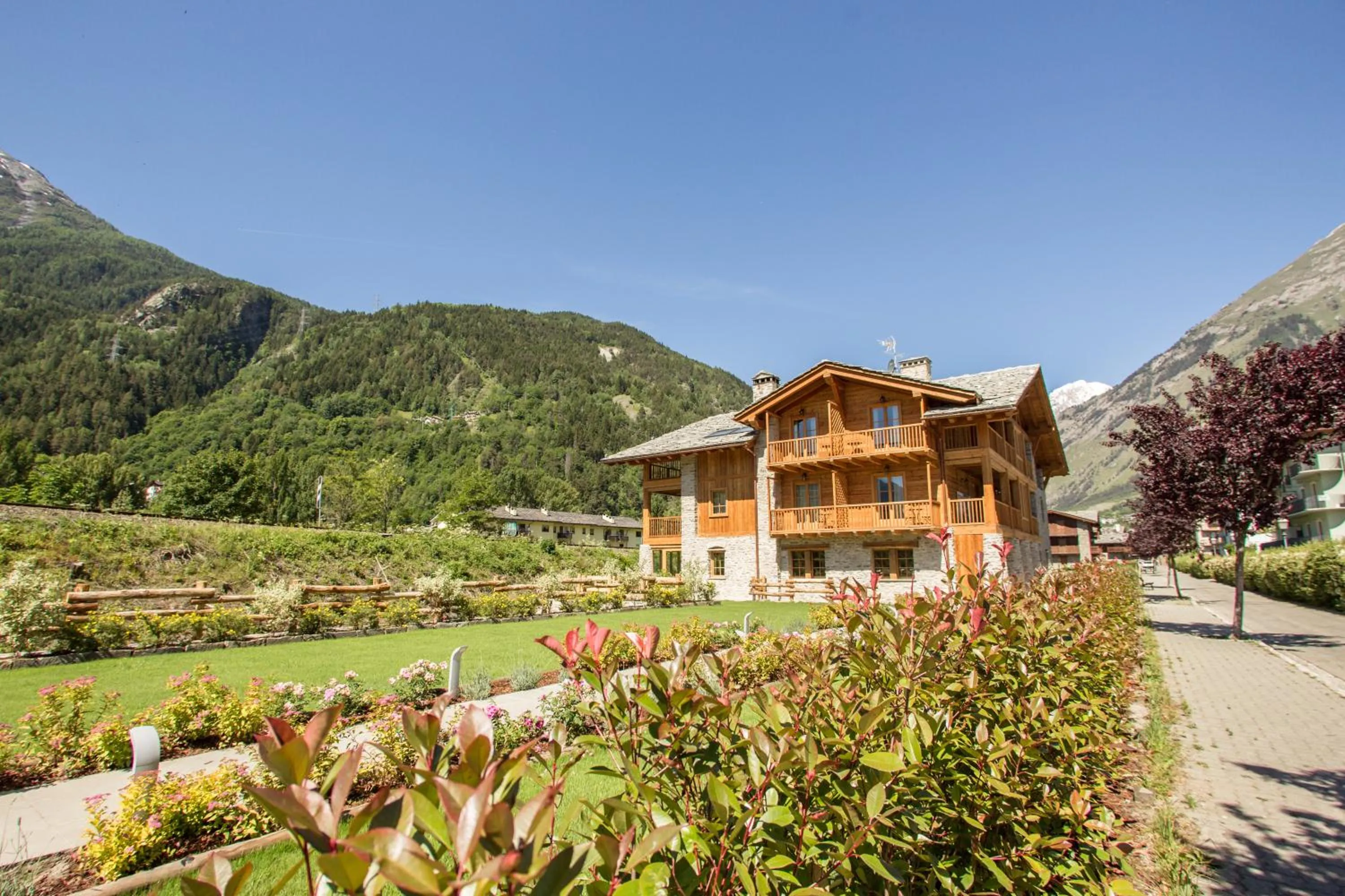 Property building in Hotel Les Montagnards