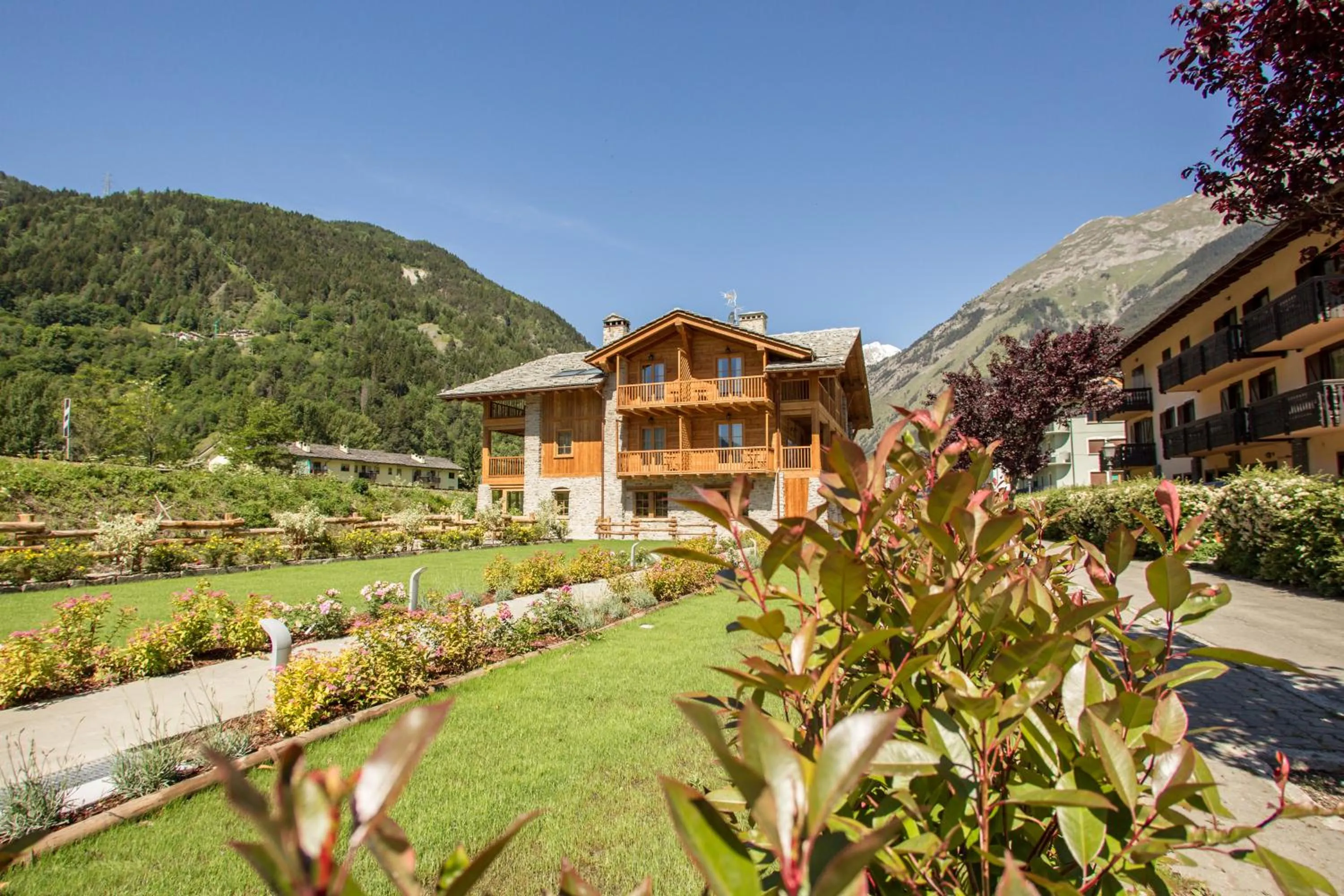 Property building in Hotel Les Montagnards