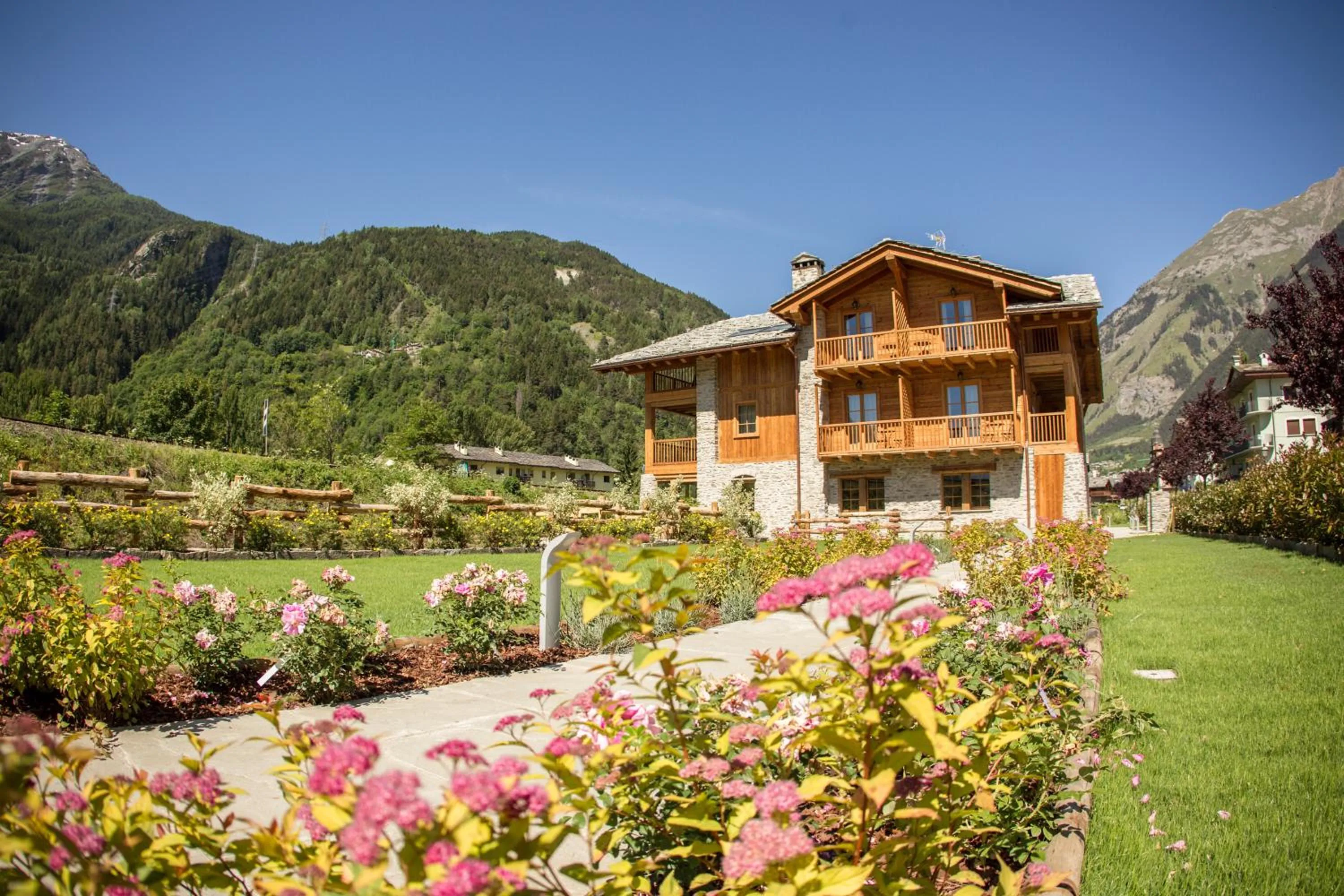 Property building in Hotel Les Montagnards