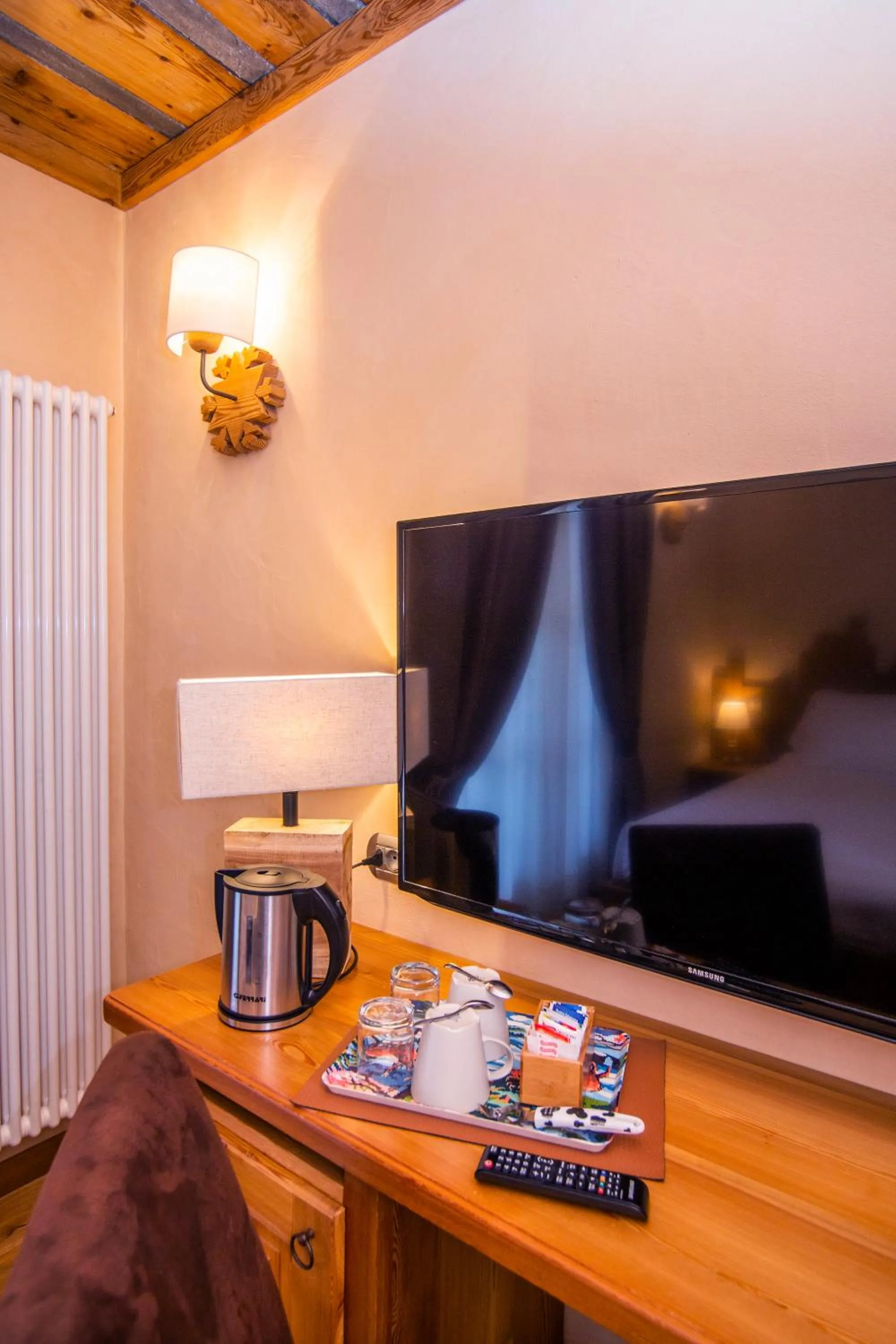 TV and multimedia in Hotel Les Montagnards