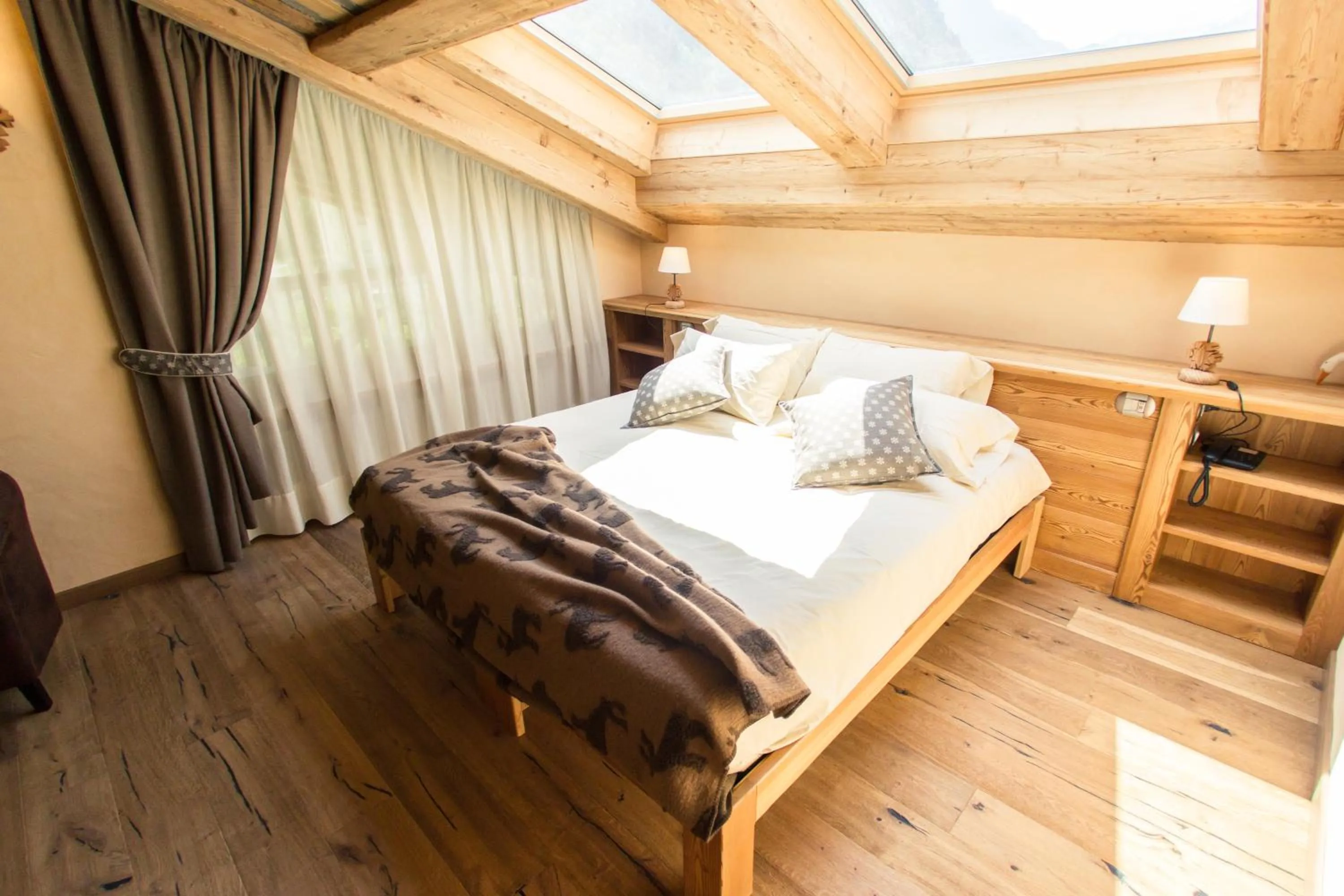 Bedroom, Bed in Hotel Les Montagnards