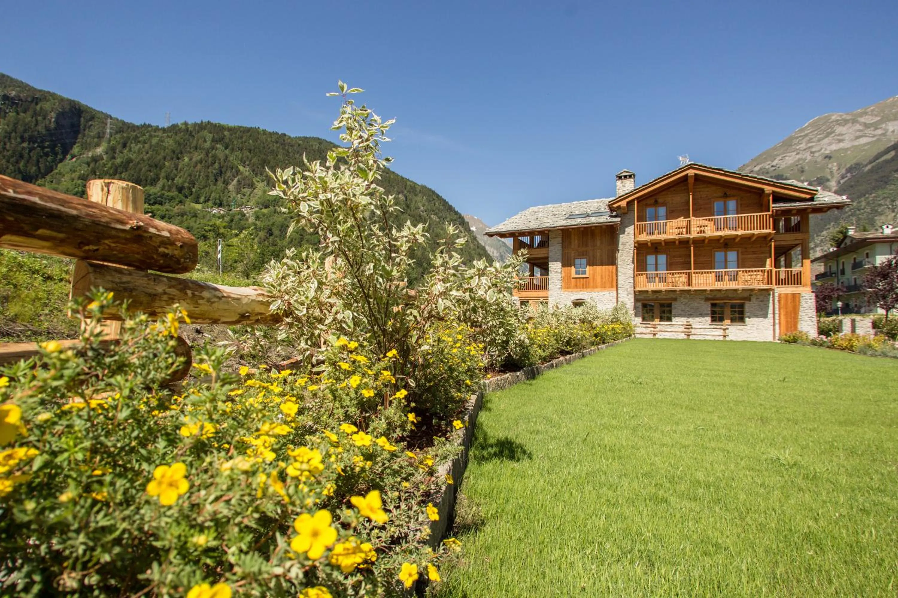 Property building in Hotel Les Montagnards