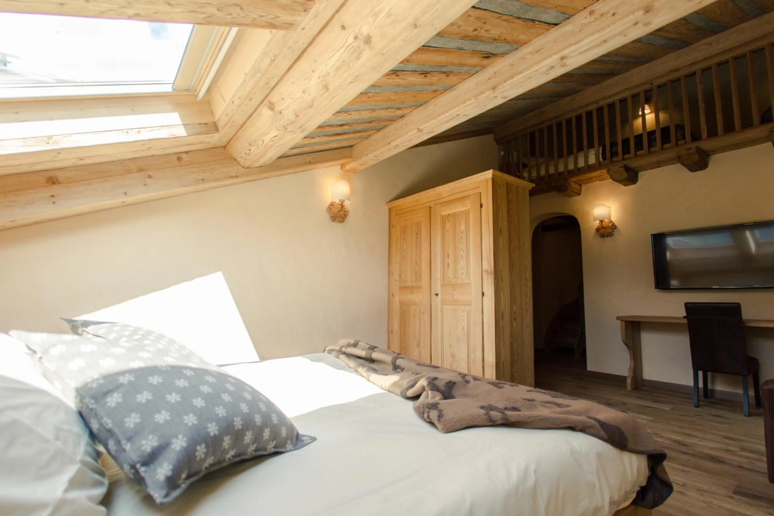 Bedroom, Bed in Hotel Les Montagnards