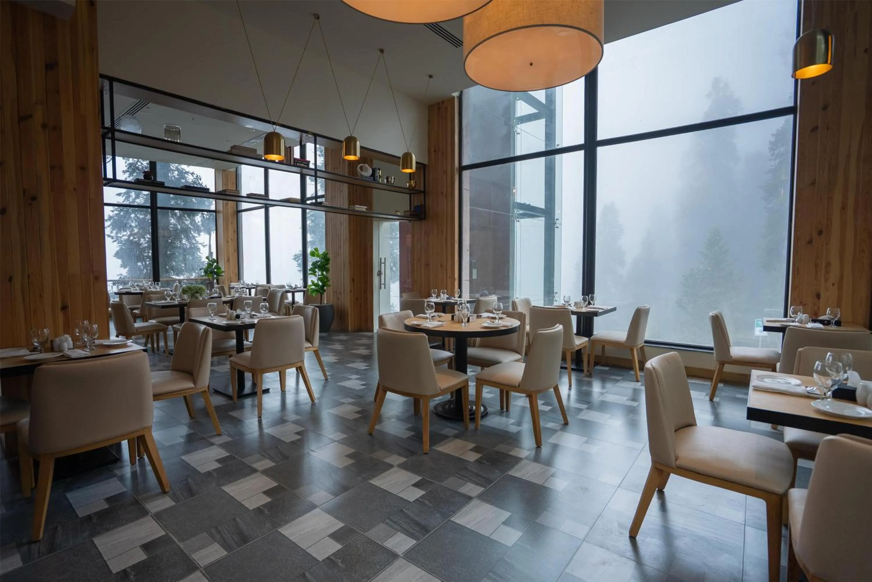 Restaurant/places to eat in Doubletree By Hilton Nathiagali