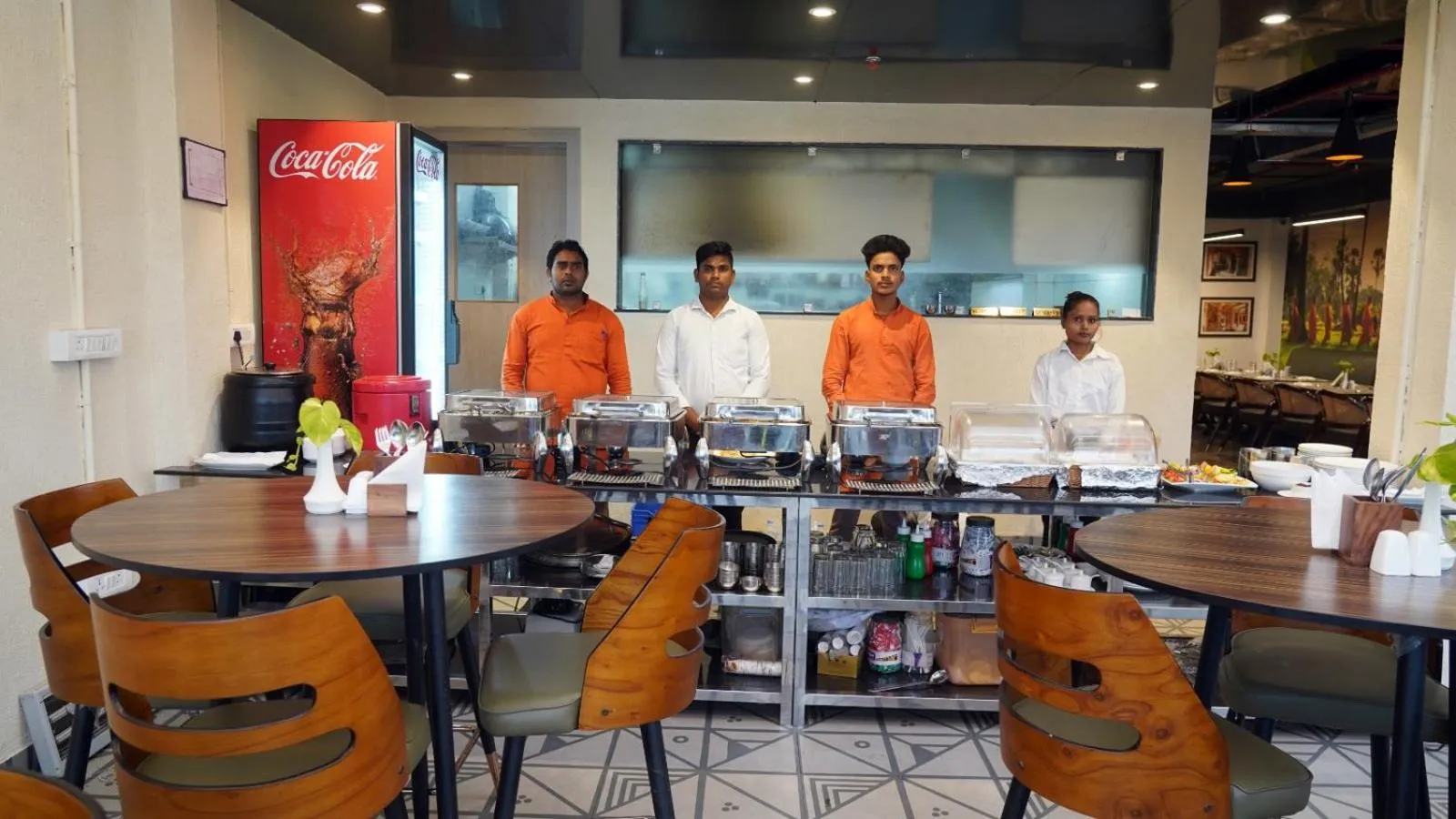 Restaurant/places to eat in Hotel Anant Inn