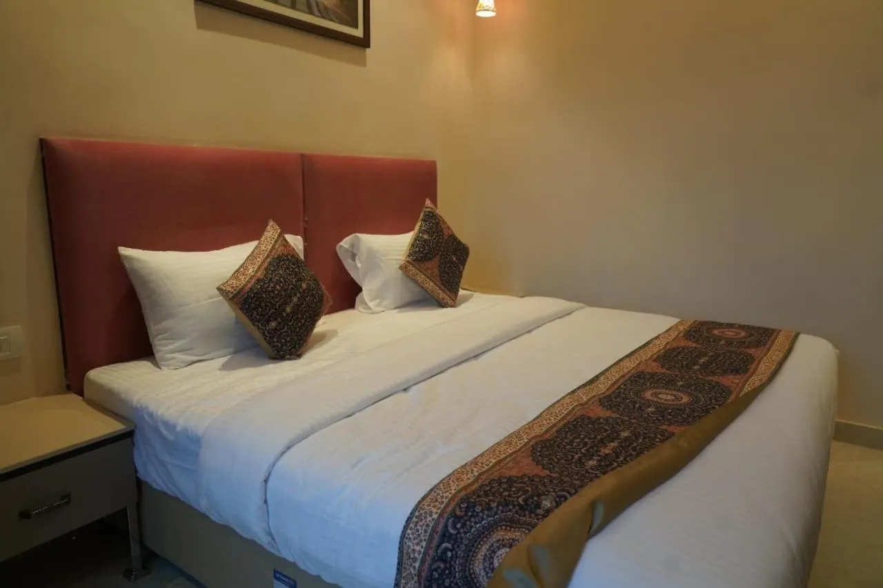 Bed in Hotel Anant Inn