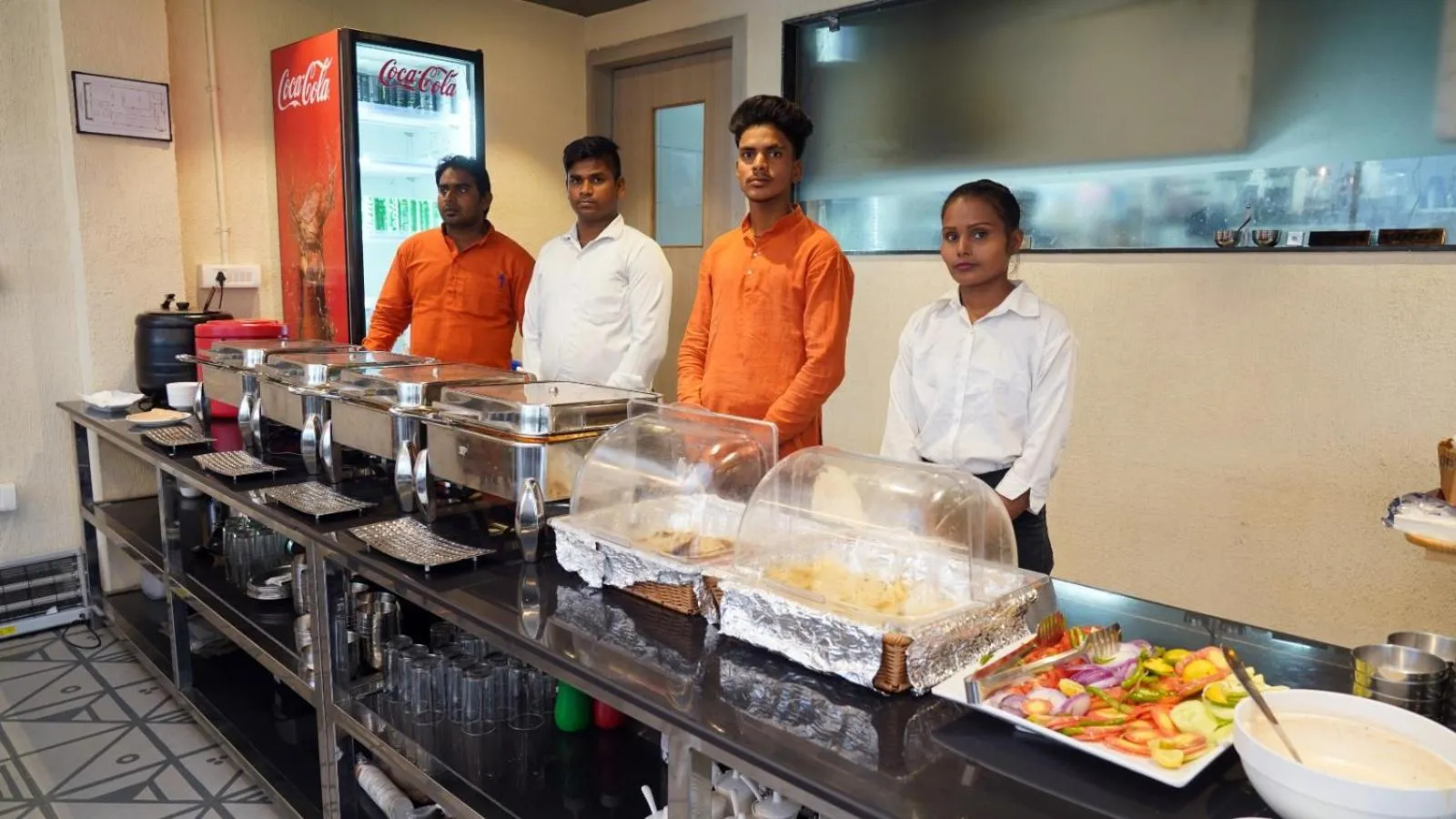 Restaurant/places to eat in Hotel Anant Inn