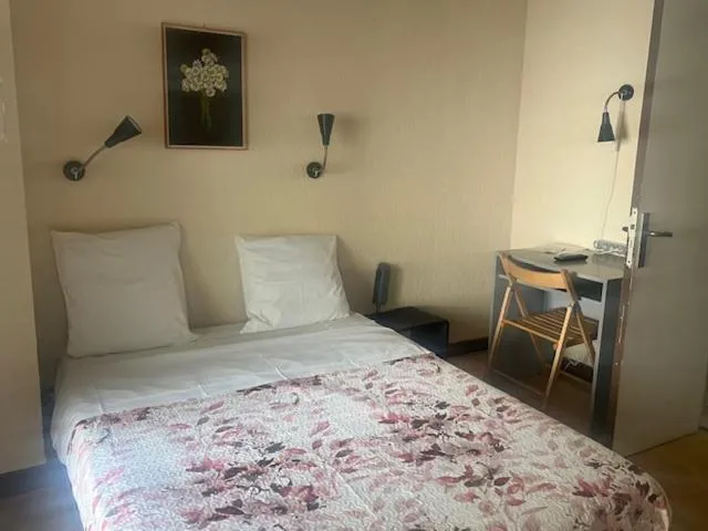 Bed in Hotel Du Commerce
