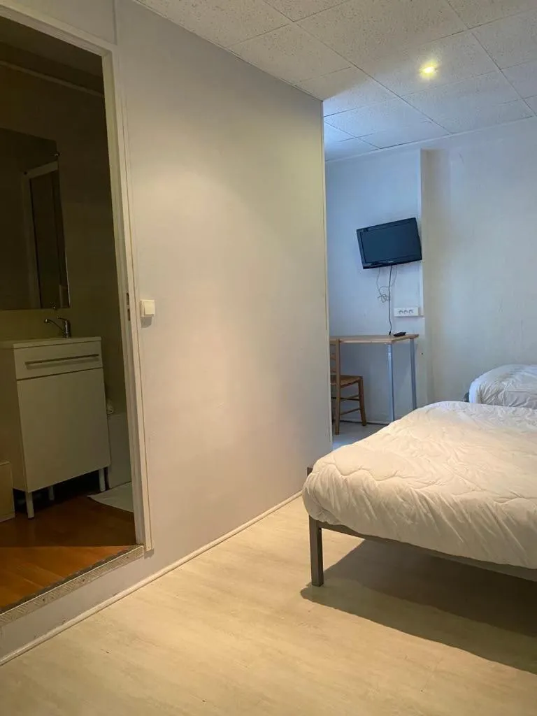 Bed in Hotel Du Commerce