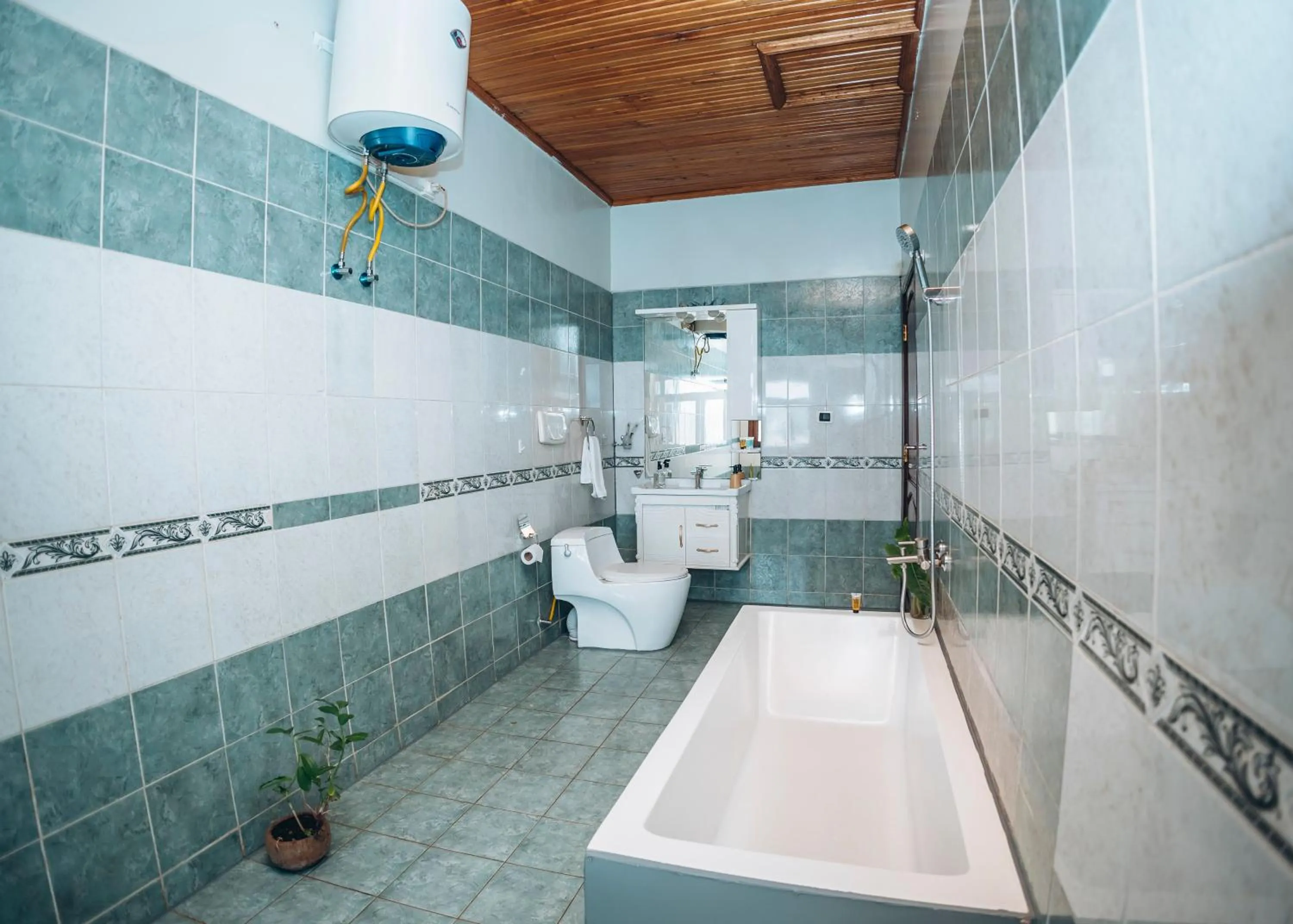 Shower in Eagle View Golf