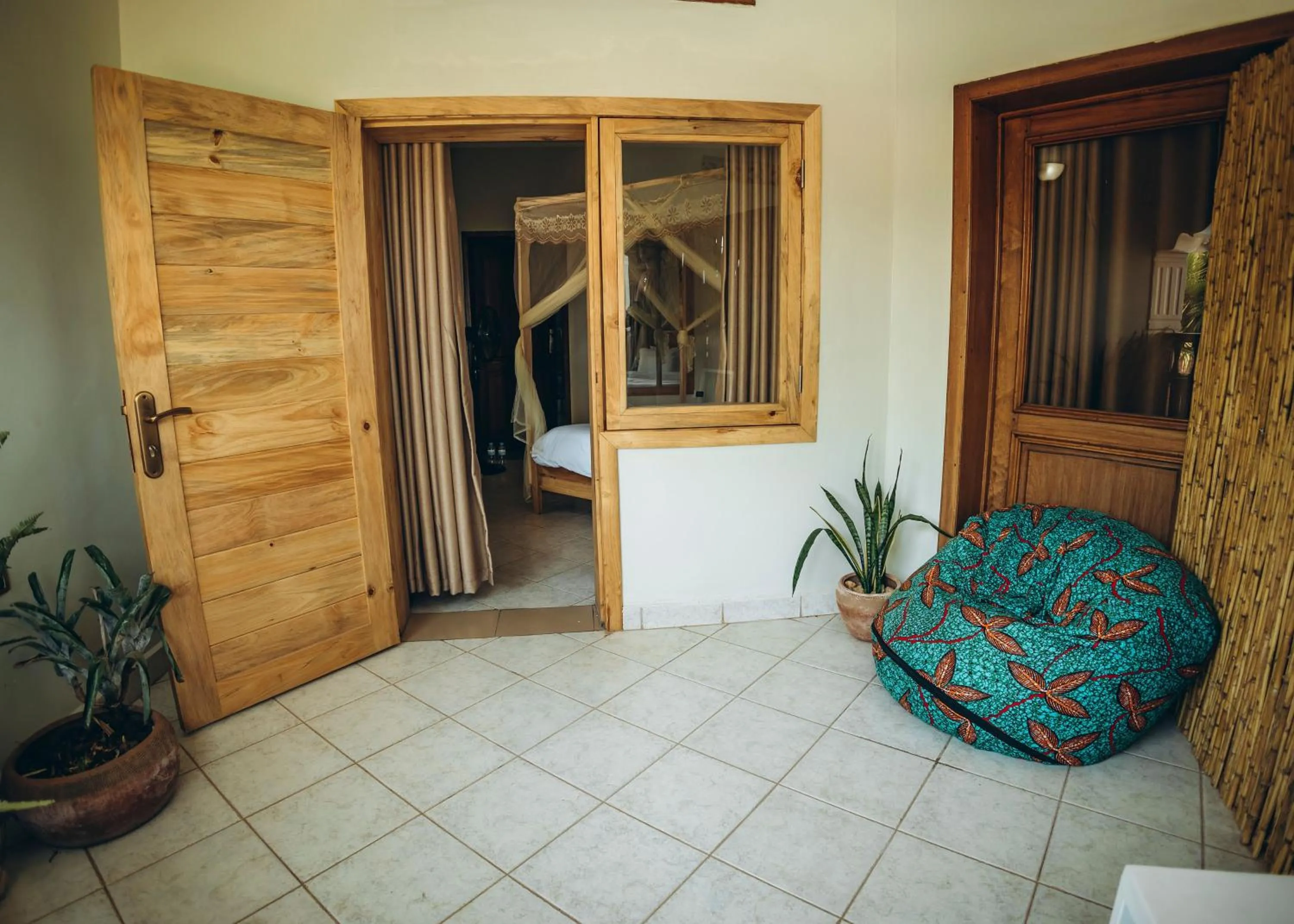 Seating area in Eagle View Golf